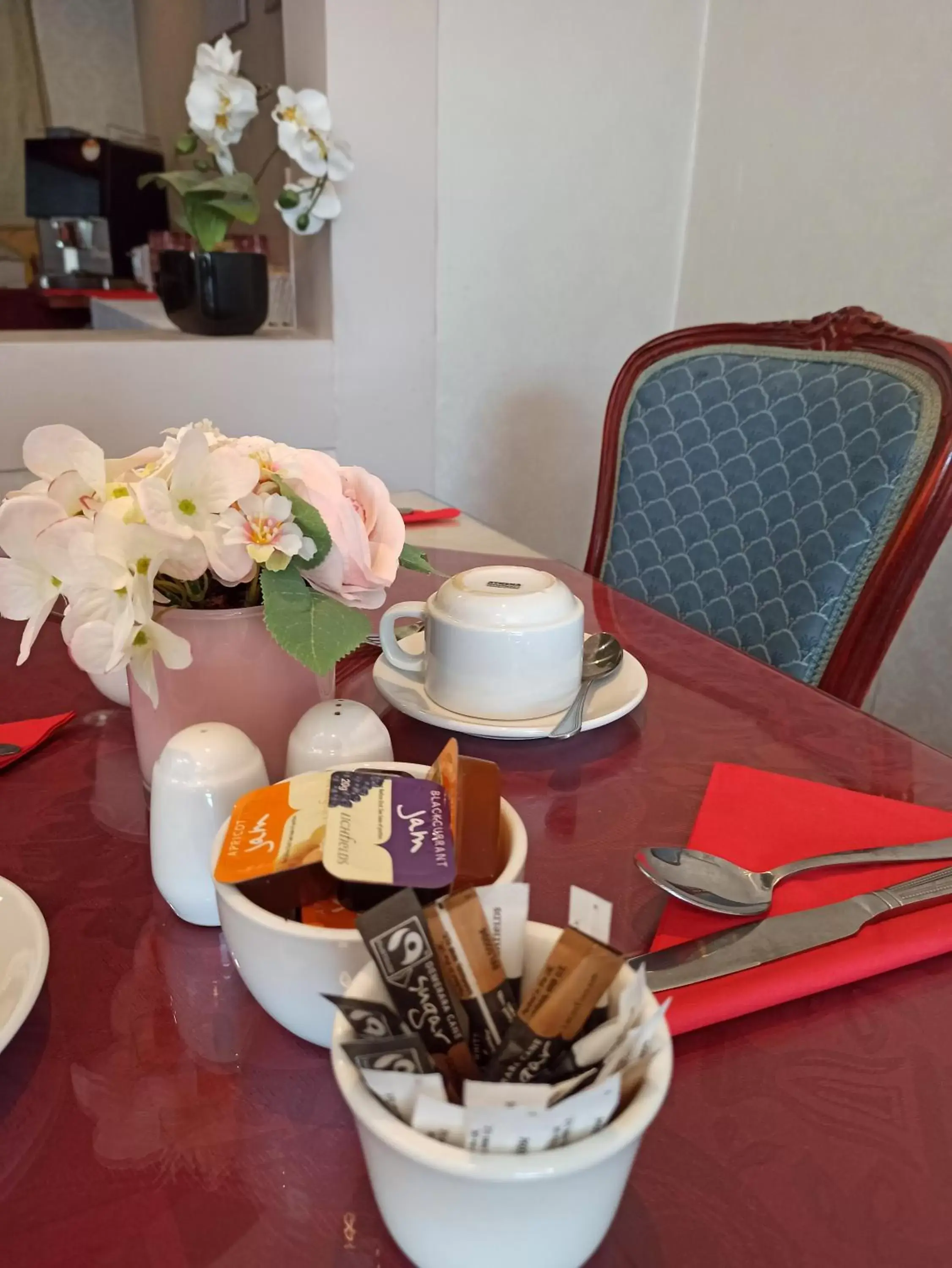 Food and drinks in Crystal Hotel & Savour Food and drinks in Crystal Hotel & Savour