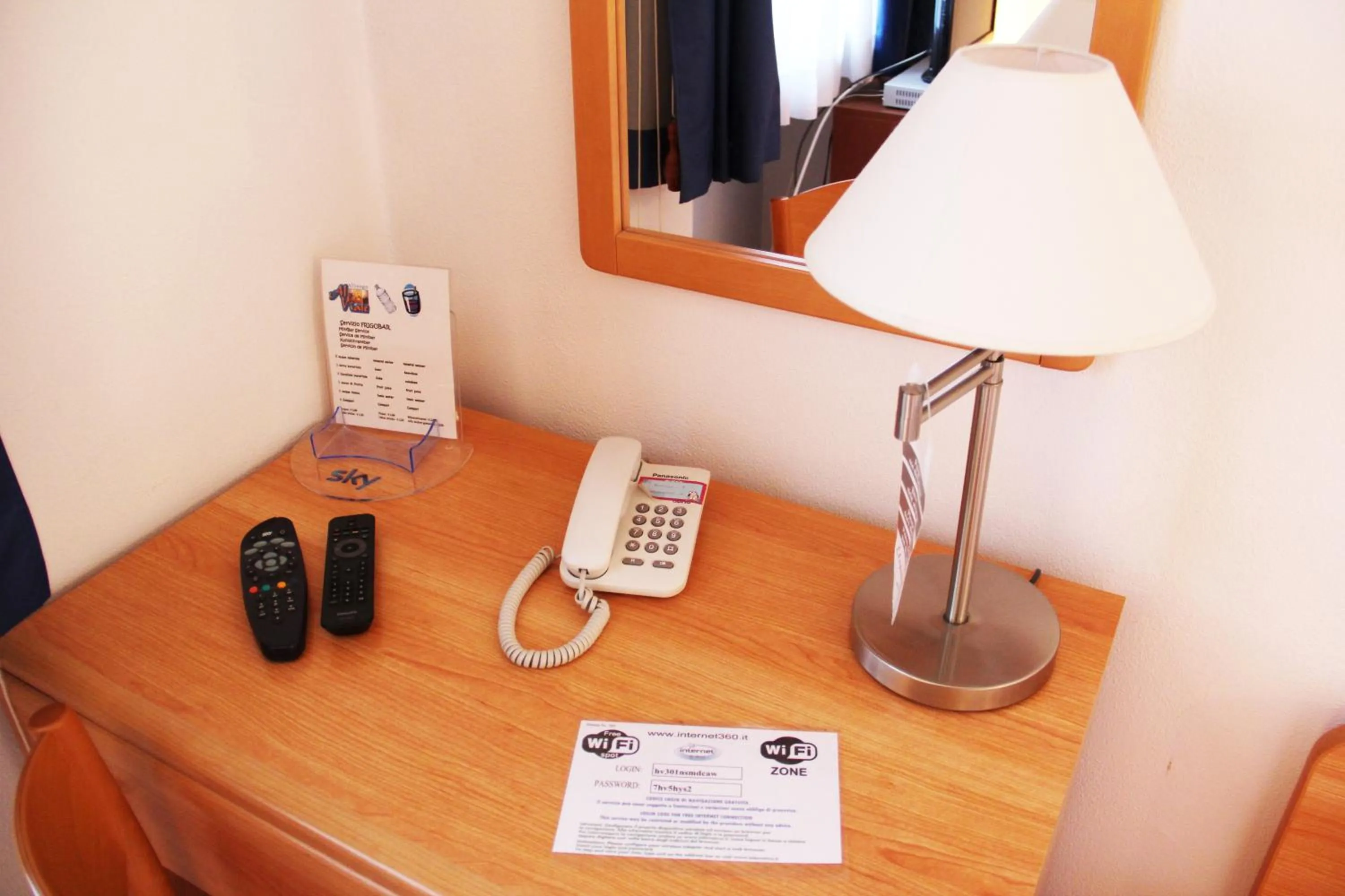 TV and multimedia in Albergo Al Viale