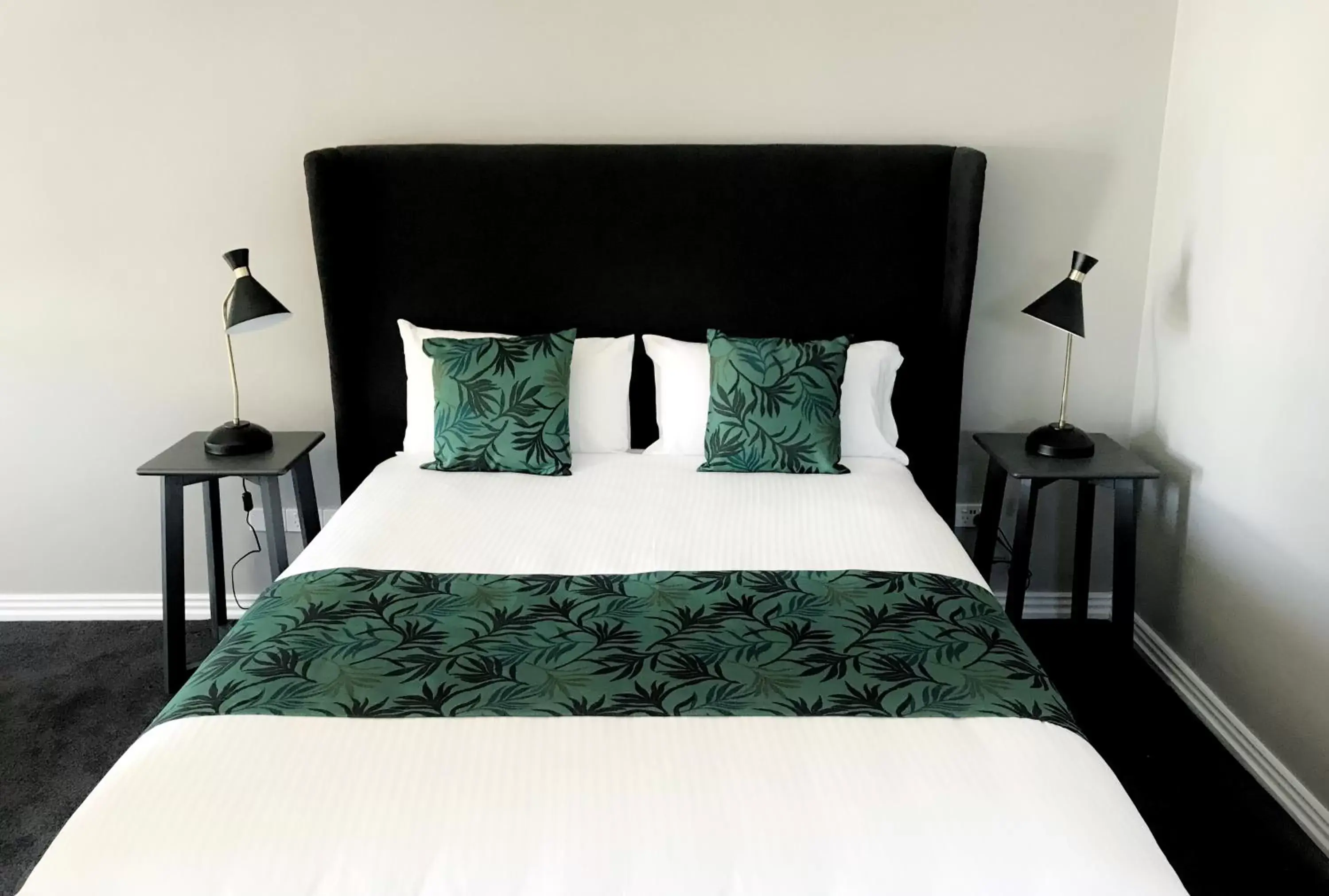 Bed in Cascades Motor Inn Bed in Cascades Motor Inn