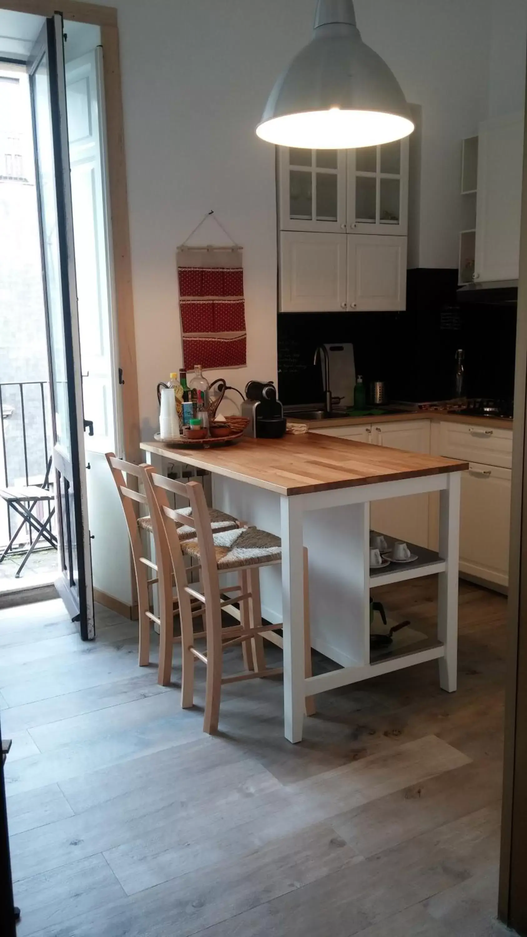 Communal kitchen, Dining Area in I Vespri