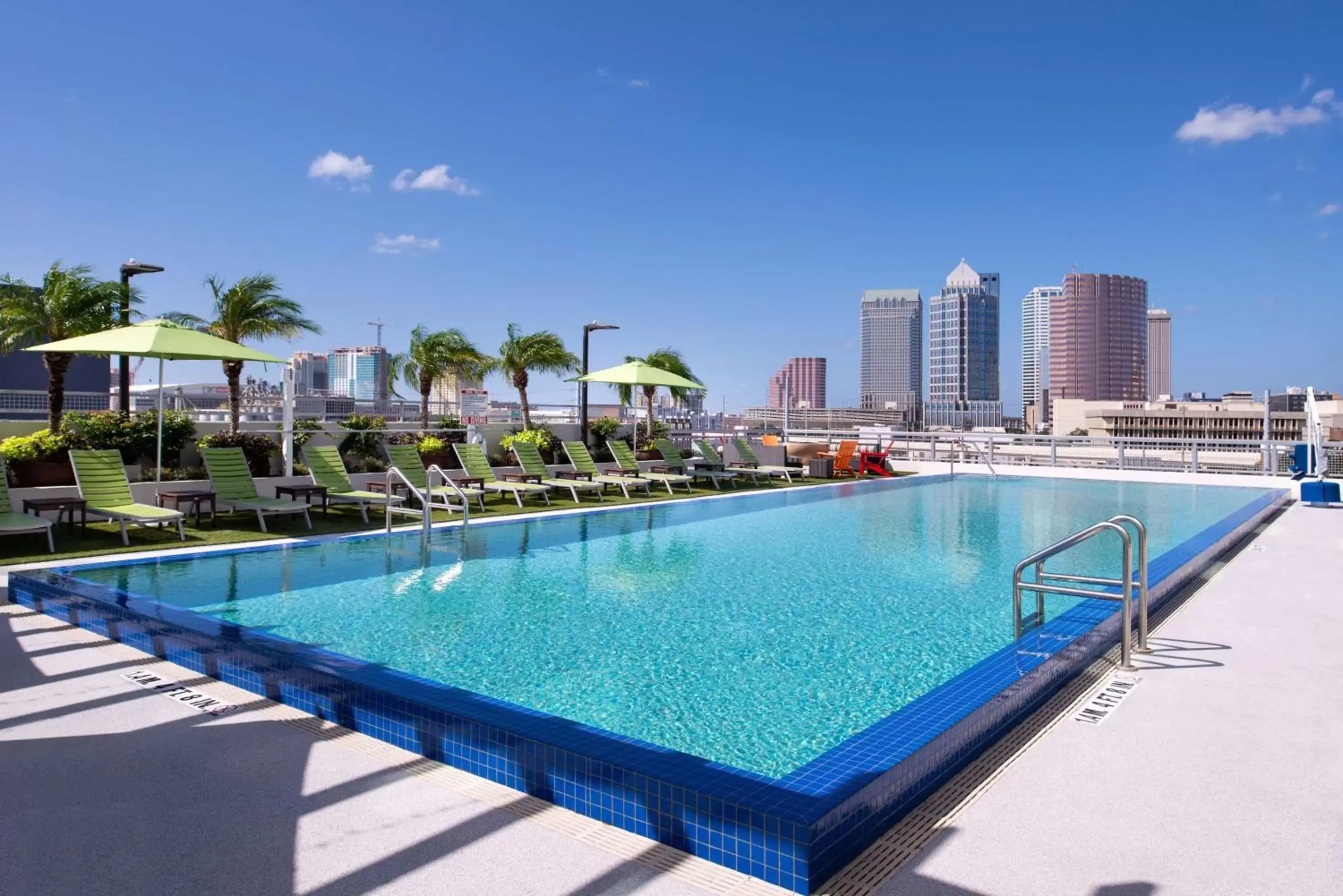 Pool view, Swimming Pool in Hampton Inn Tampa Downtown Channel District
