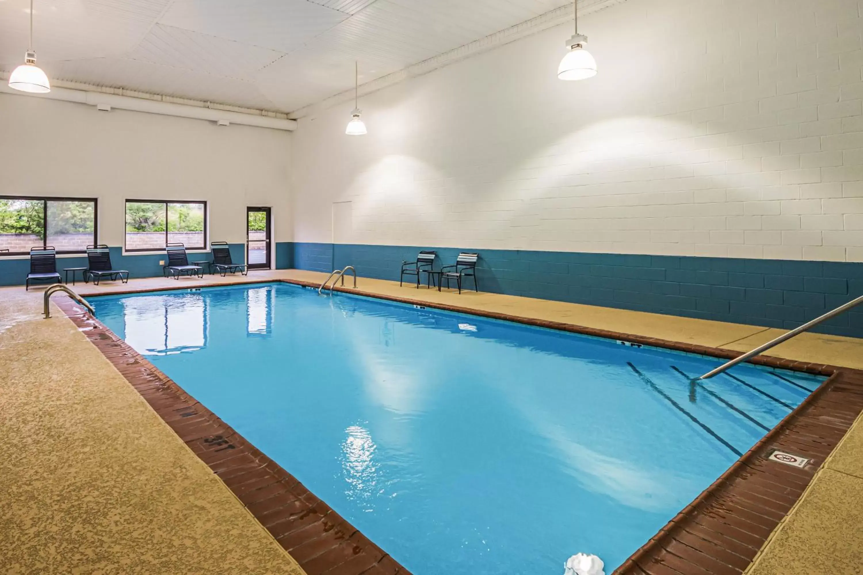 Swimming Pool in Quality Inn