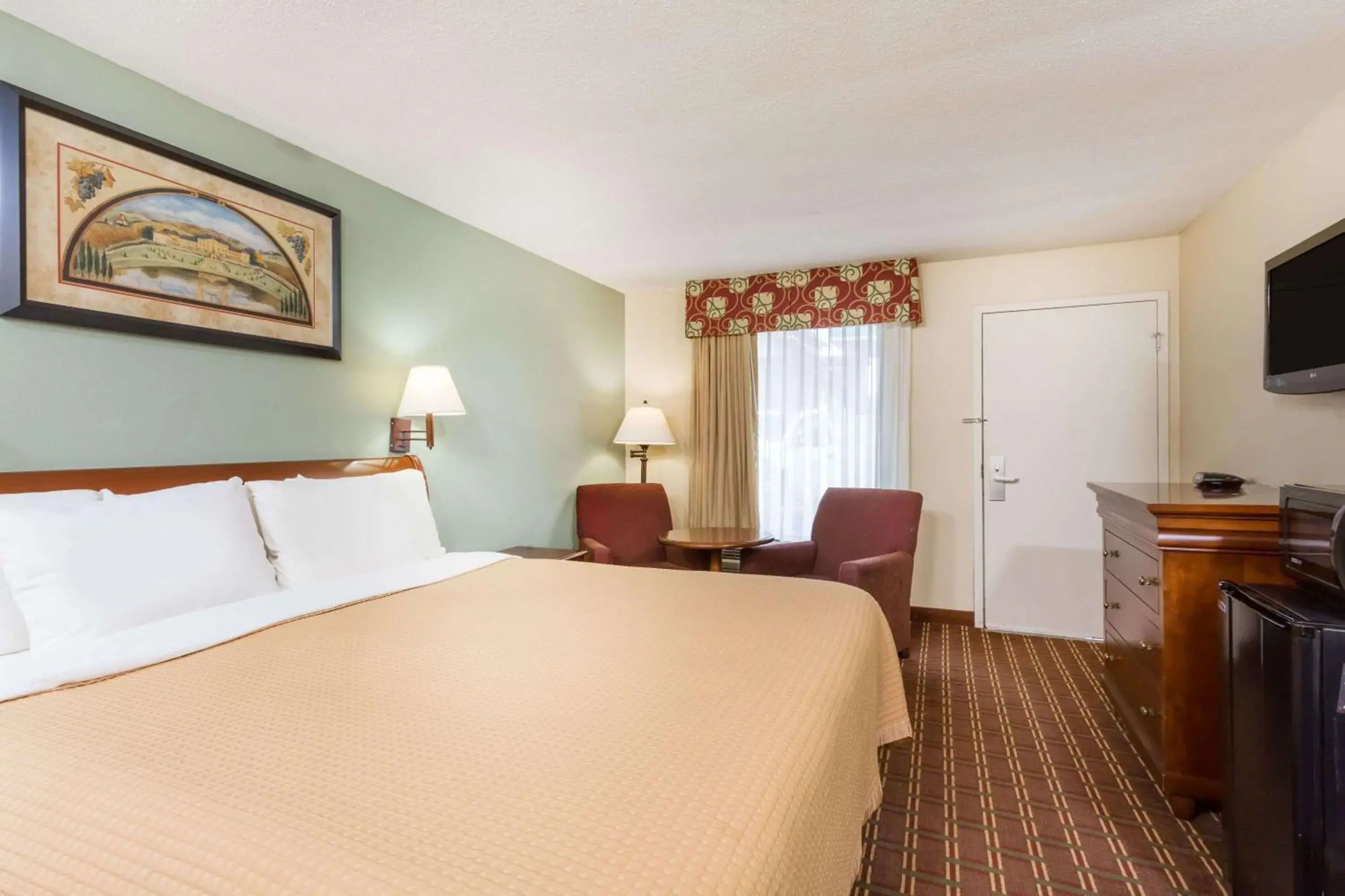 Photo of the whole room, Bed in Days Inn by Wyndham Orangeburg