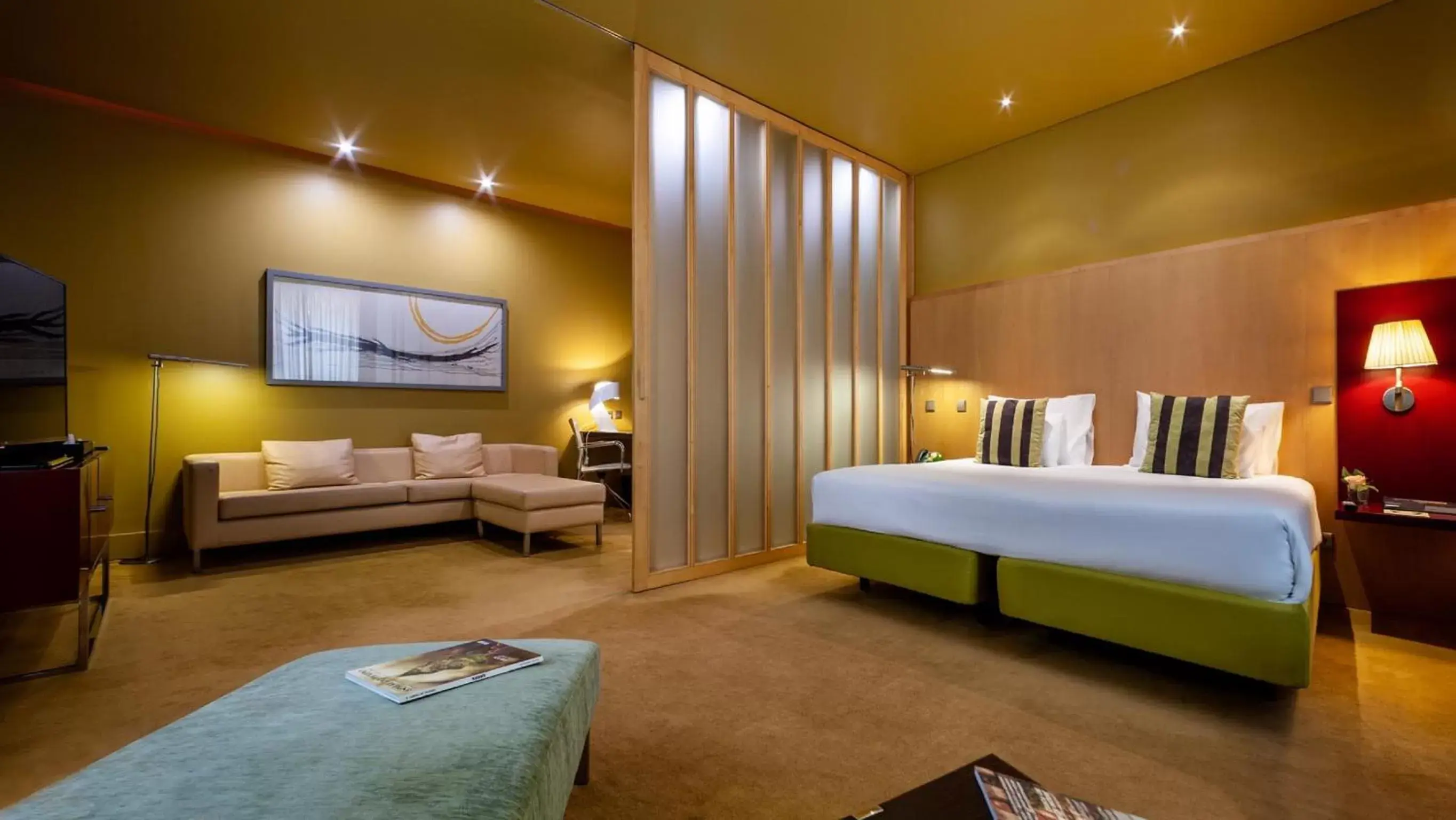 Bedroom, Bed in Pestana Palacio do Freixo, Pousada & National Monument - The Leading Hotels of the World