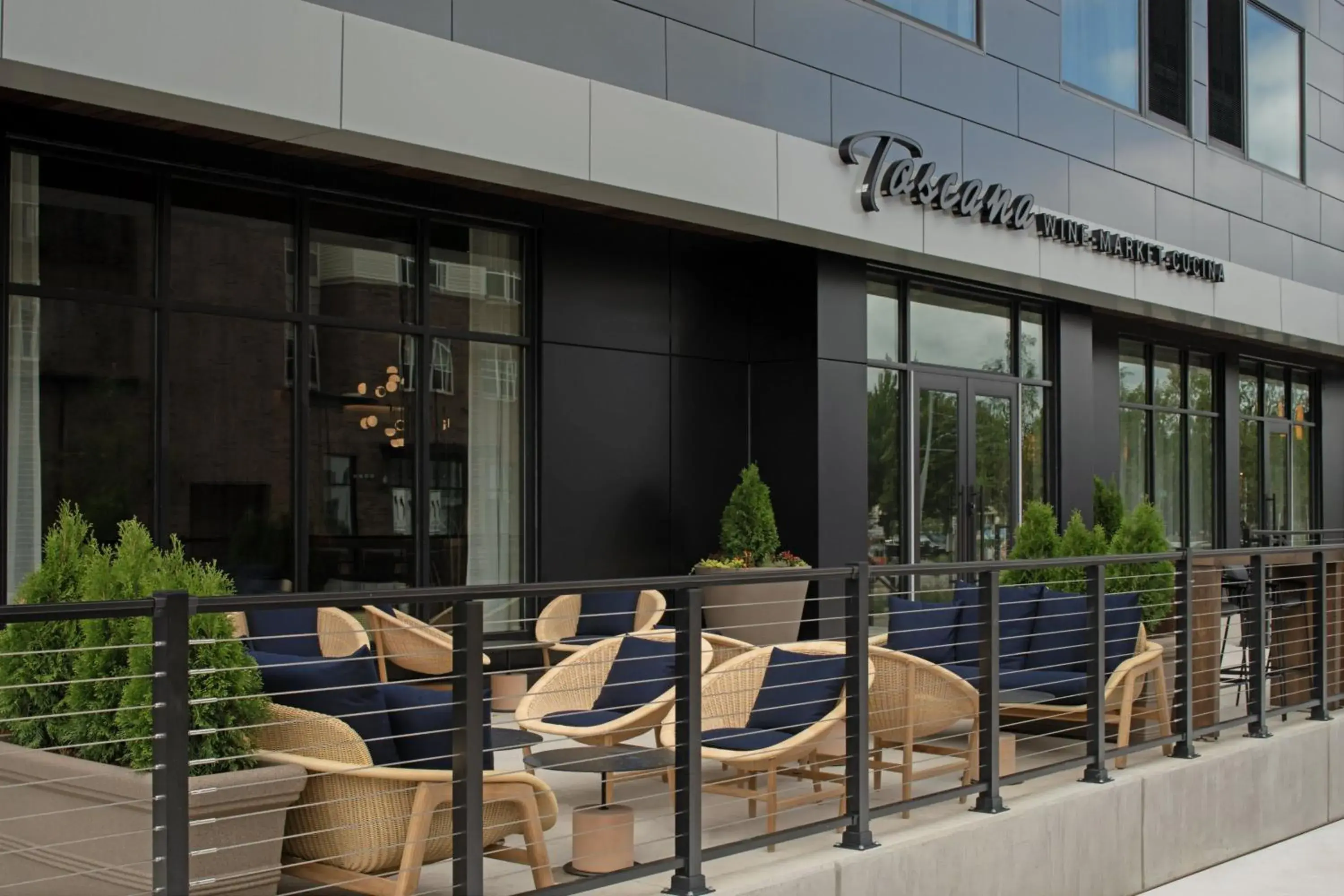 Restaurant/places to eat in AC Hotel by Marriott Lansing University Area