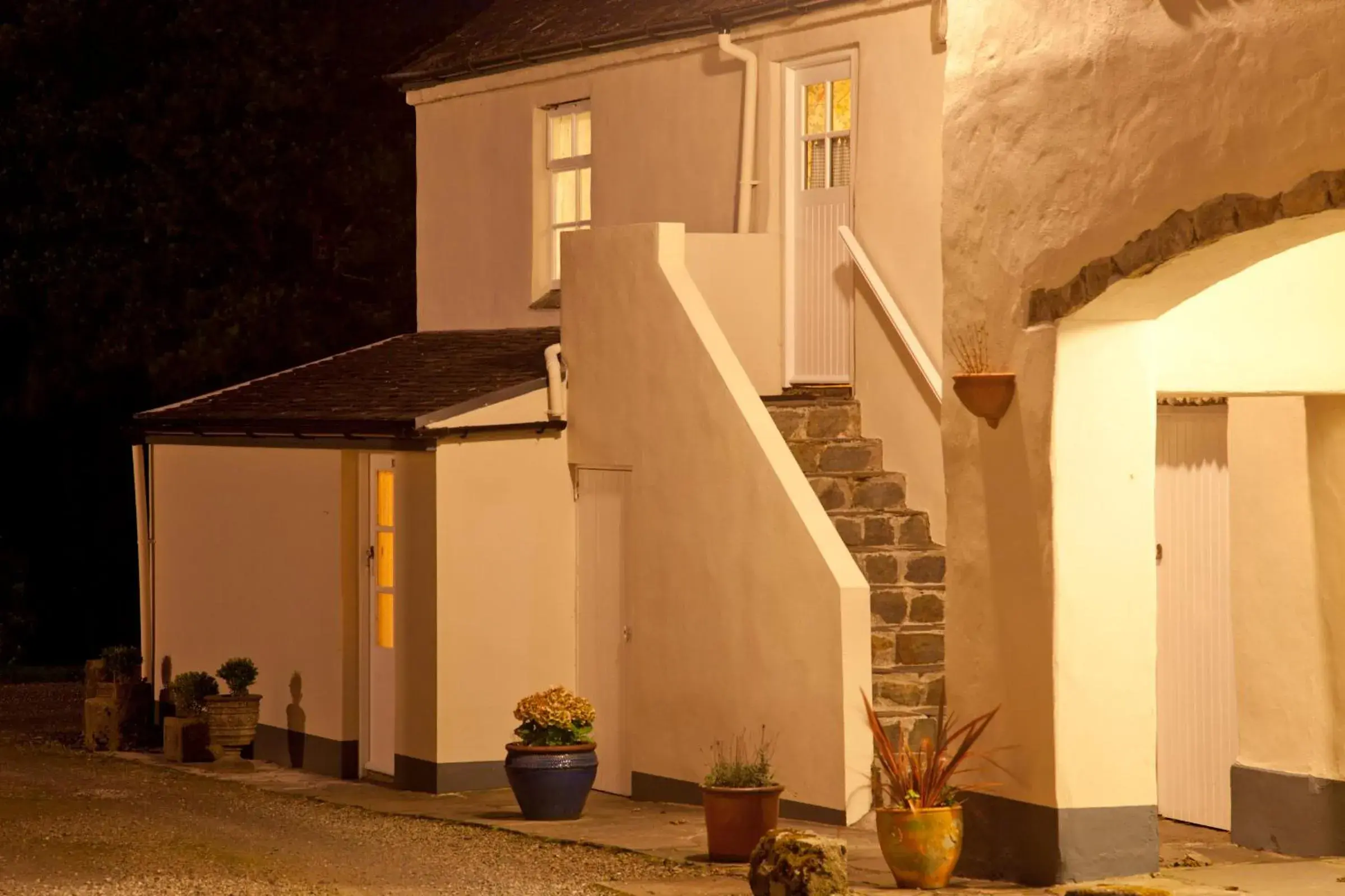 Facade/entrance, Property Building in Woodhill House