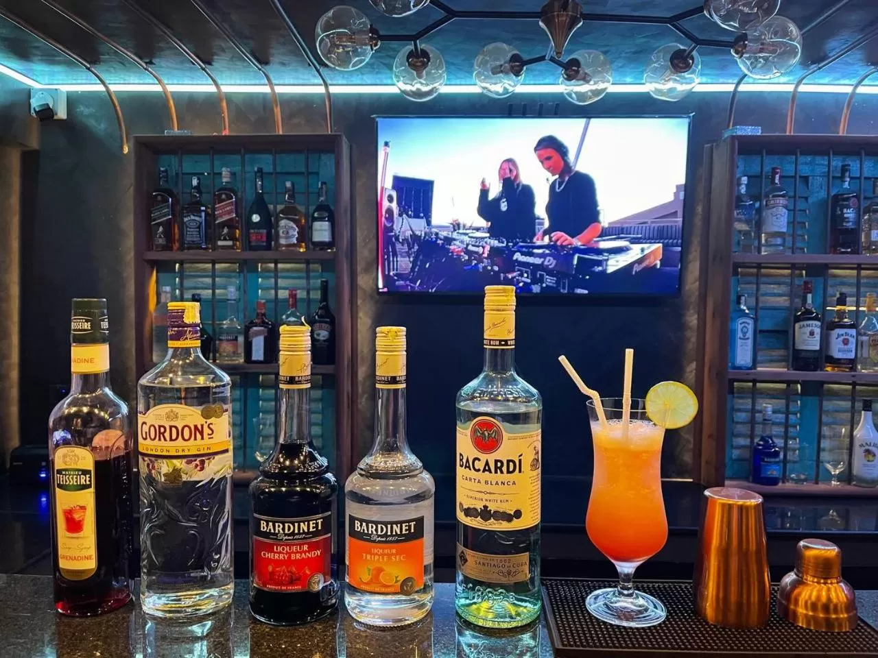 Lounge or bar in Two Seasons Siem Reap Hotel