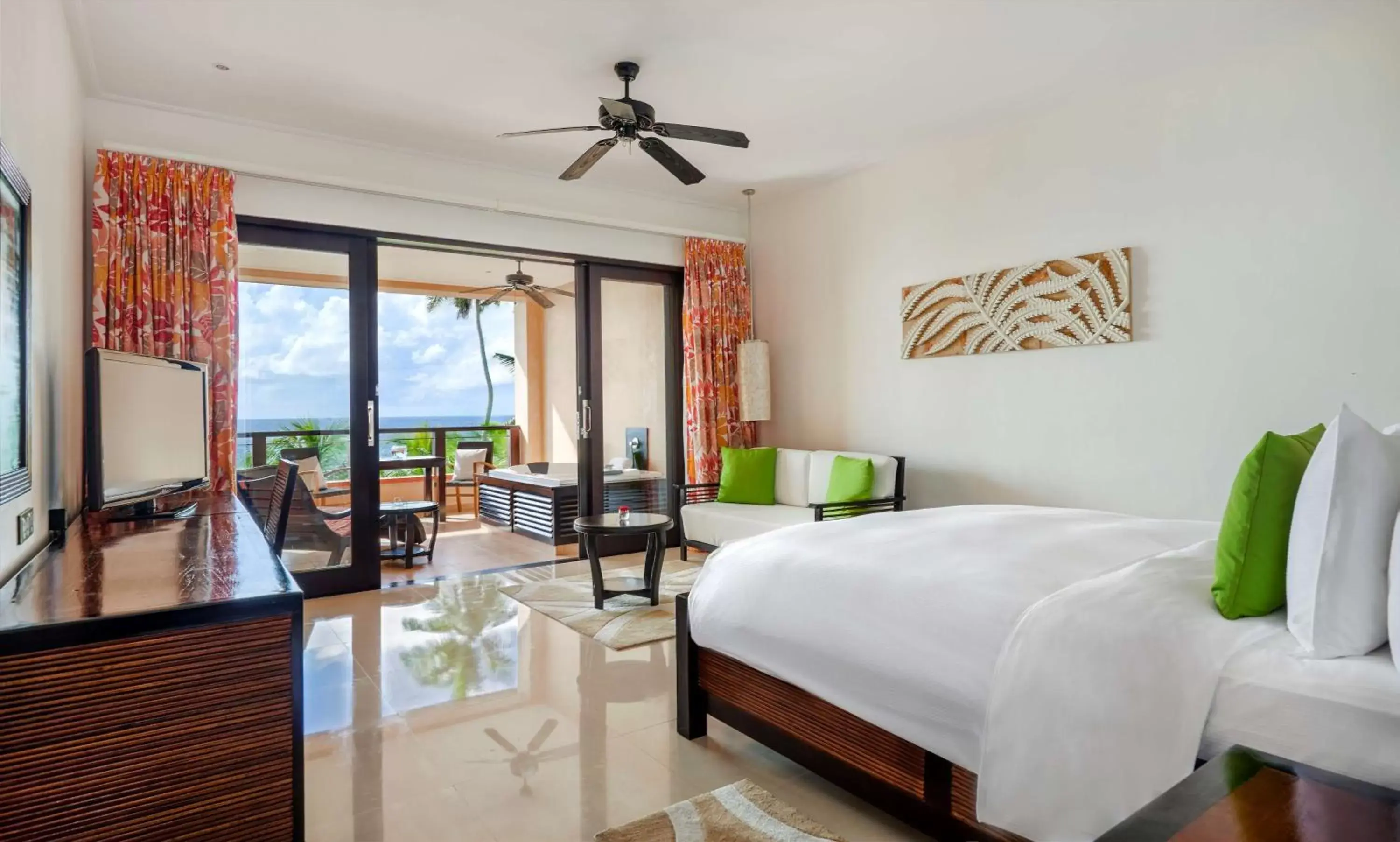 Bed in DoubleTree by Hilton Seychelles Allamanda Resort & Spa