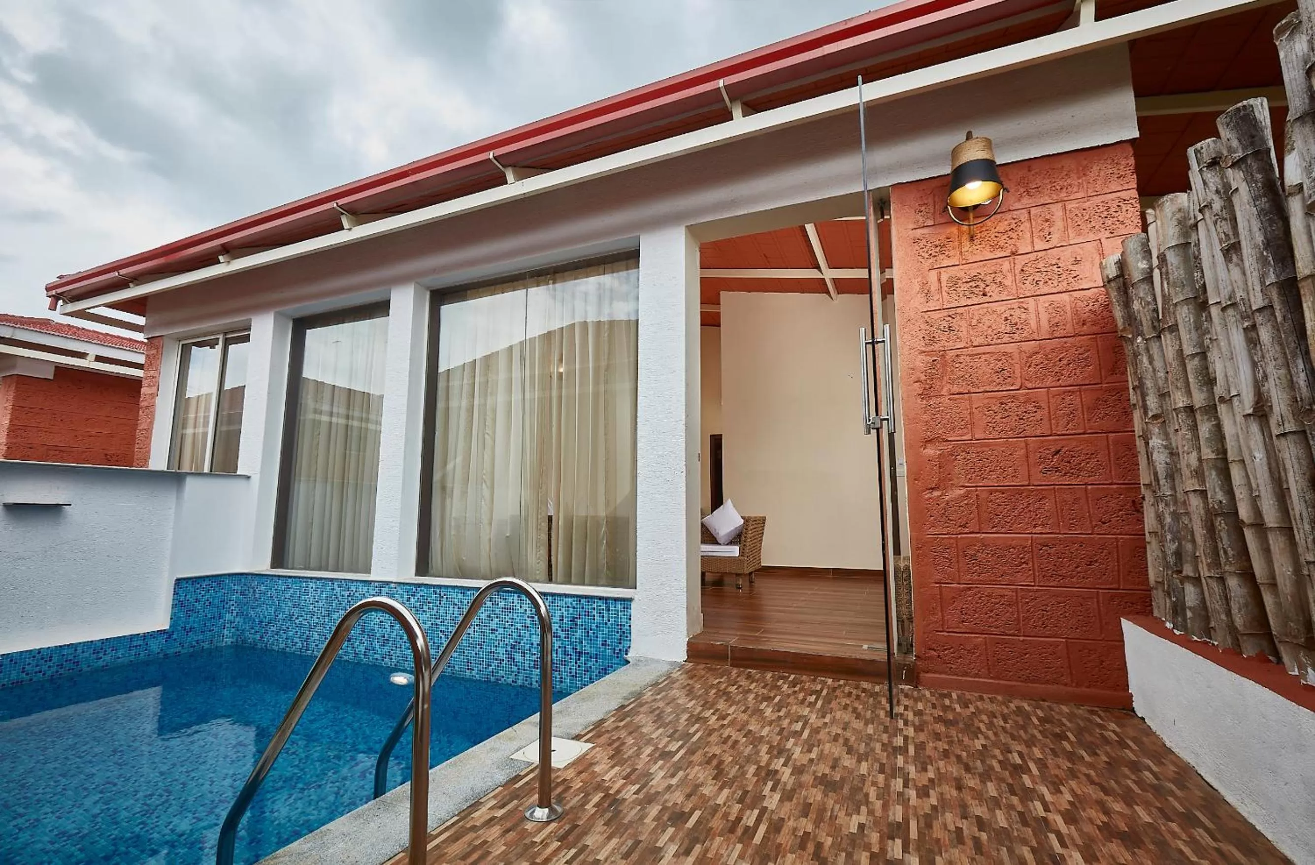 Pool view in Sixth Element