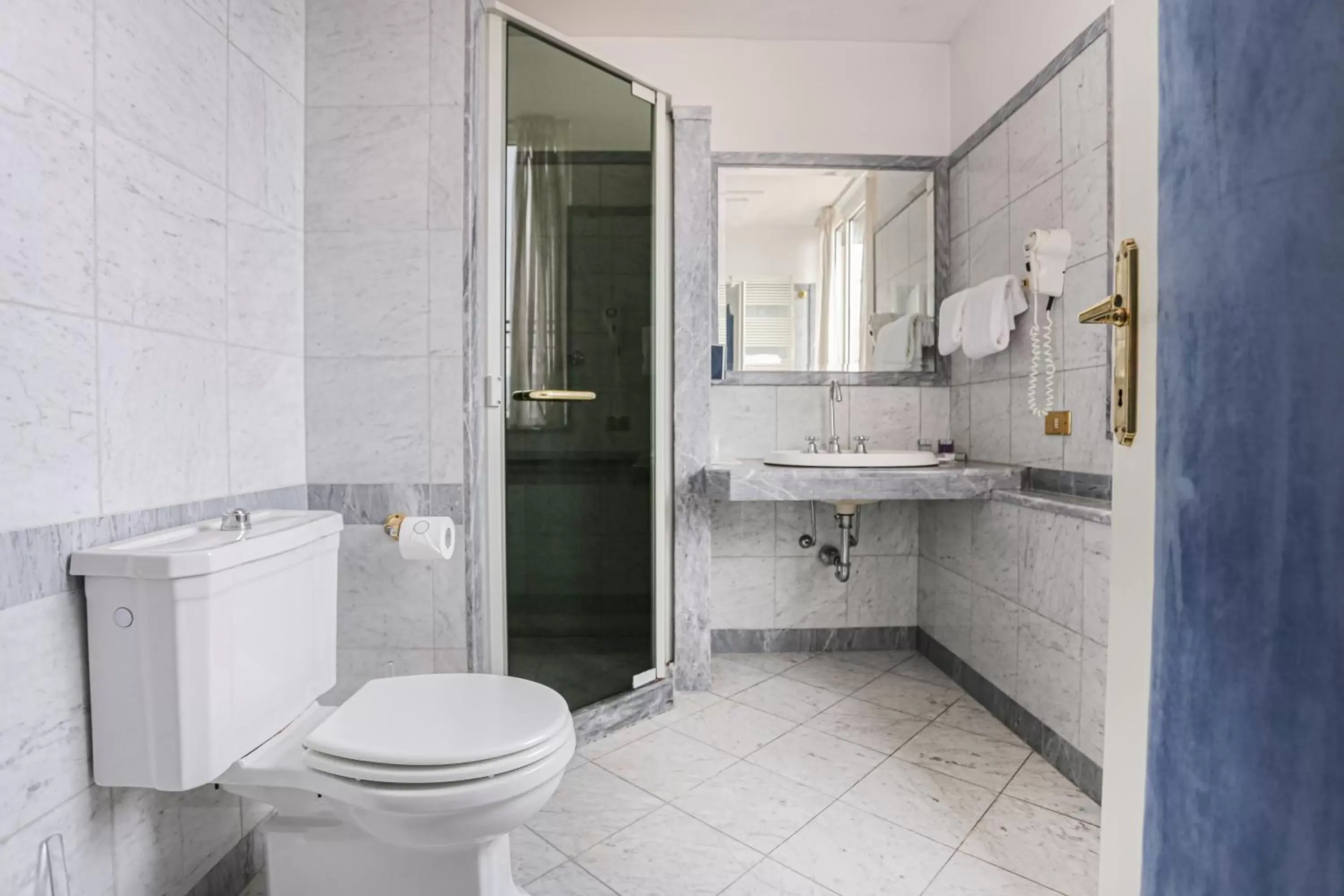 Toilet, Bathroom in Grand Hotel Croce Di Malta