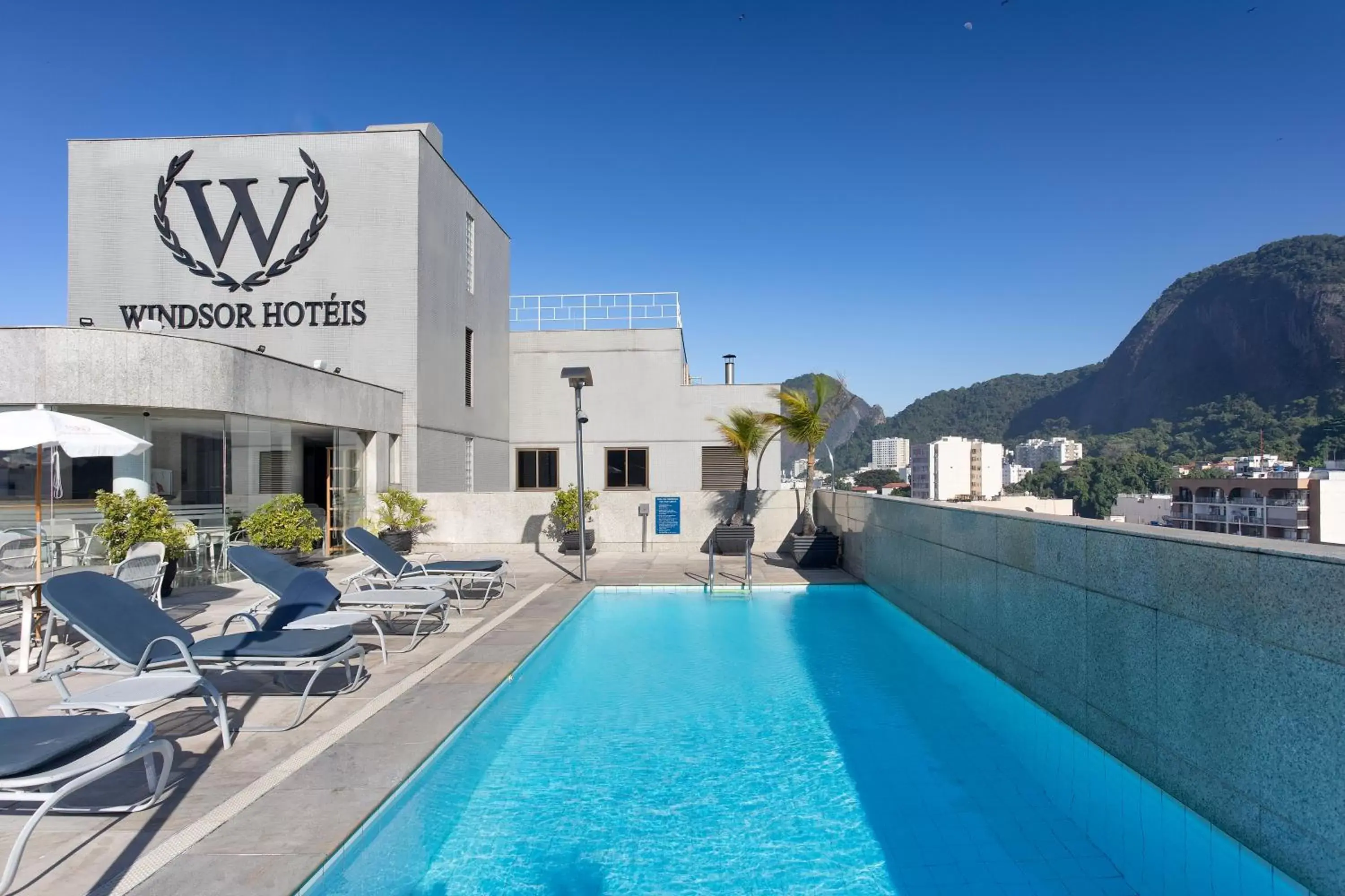 Swimming Pool in Windsor Plaza Copacabana