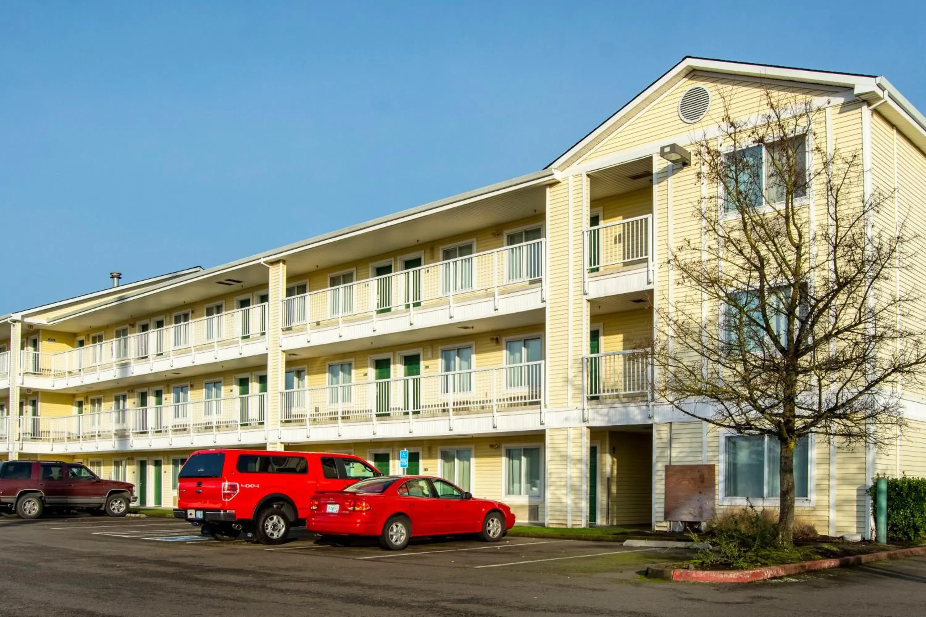 Property Building in HomeTowne Studios by Red Roof Salem, OR