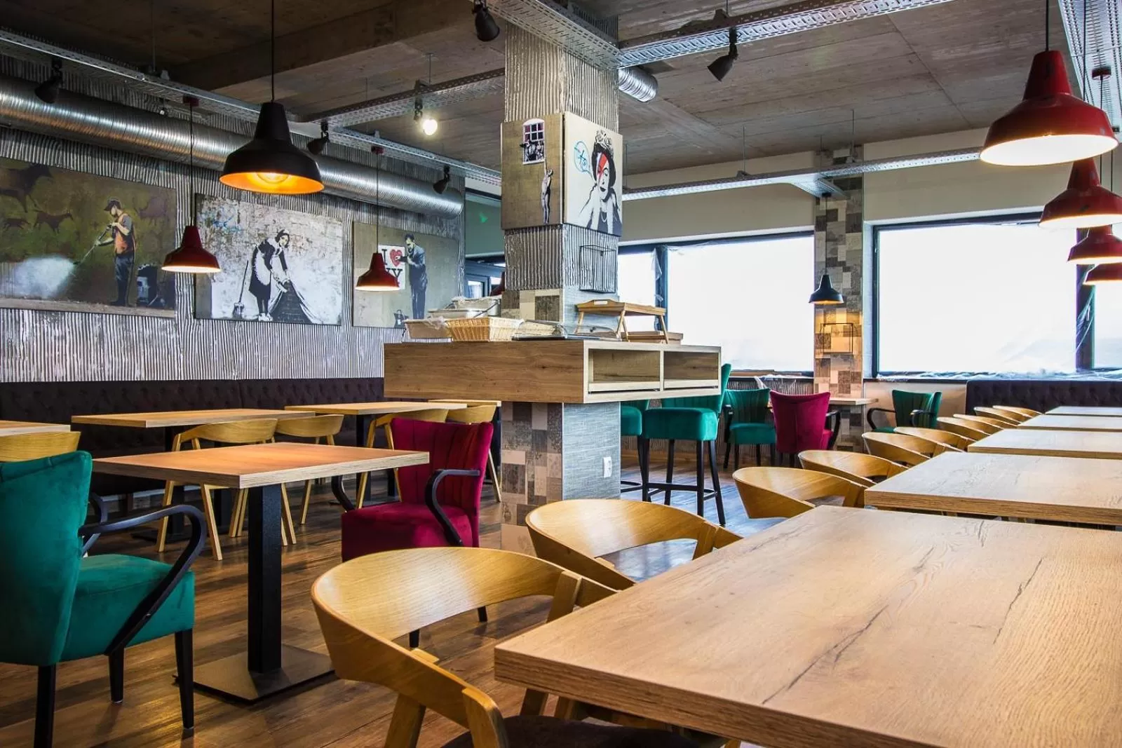 Restaurant/places to eat in HOTEL 63