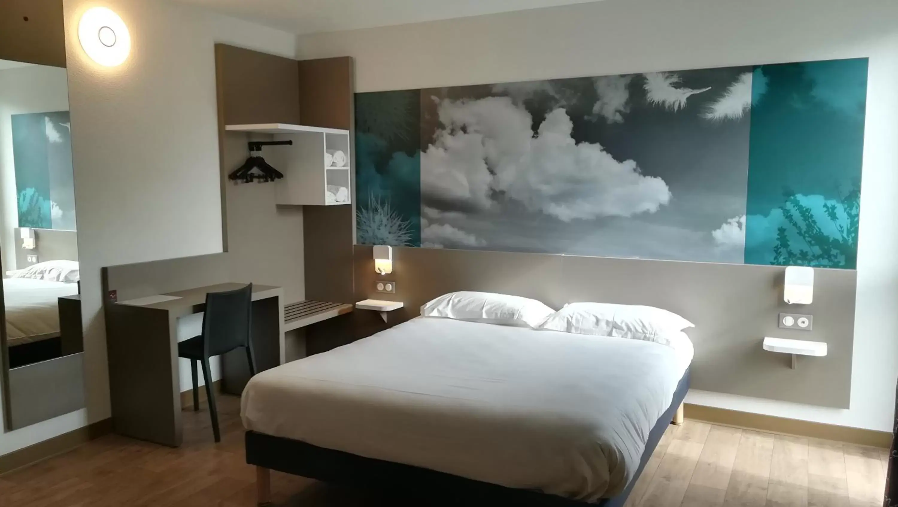 Bedroom, Bed in Kyriad Direct - Bourg les Valence