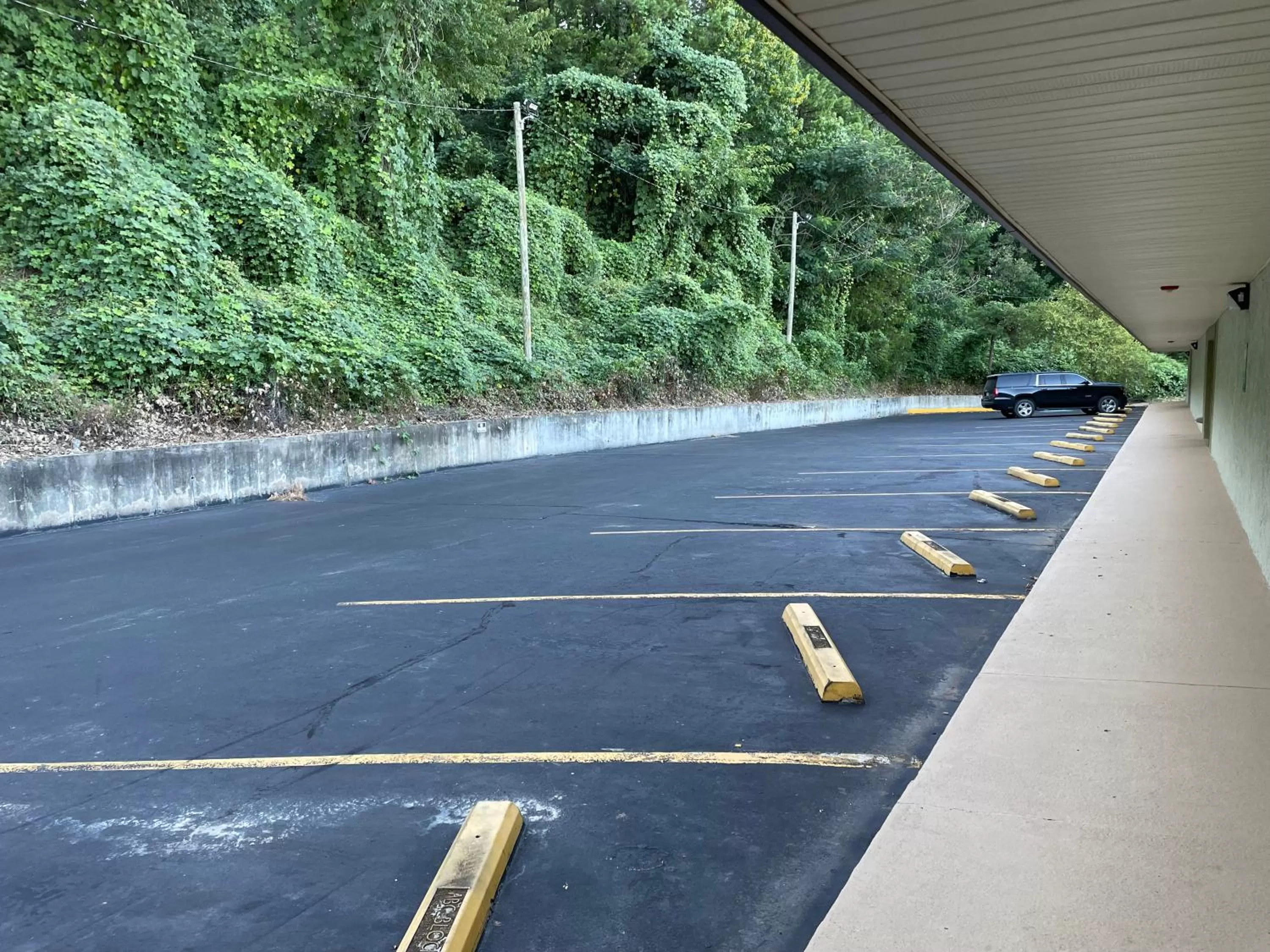 Parking in Quality Inn Clinton North