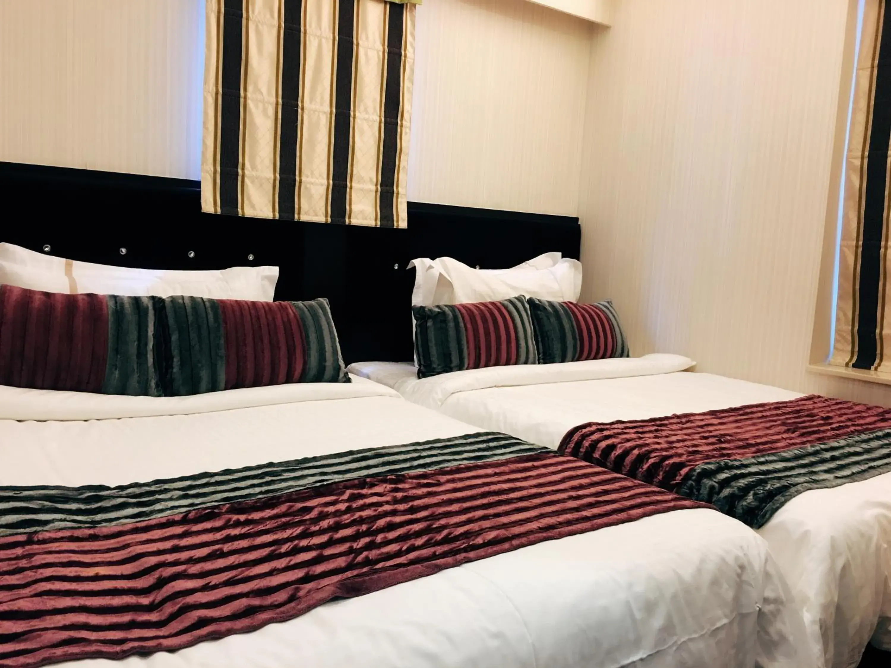 Bed in Seasons Hotel – Causeway Bay