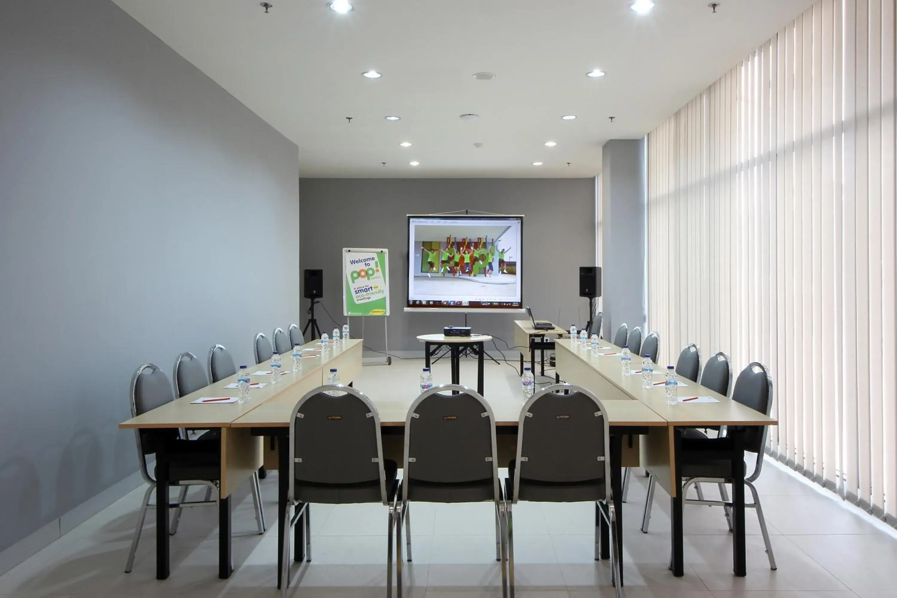 Meeting/conference room in Pop! Hotel Bsd City Tangerang