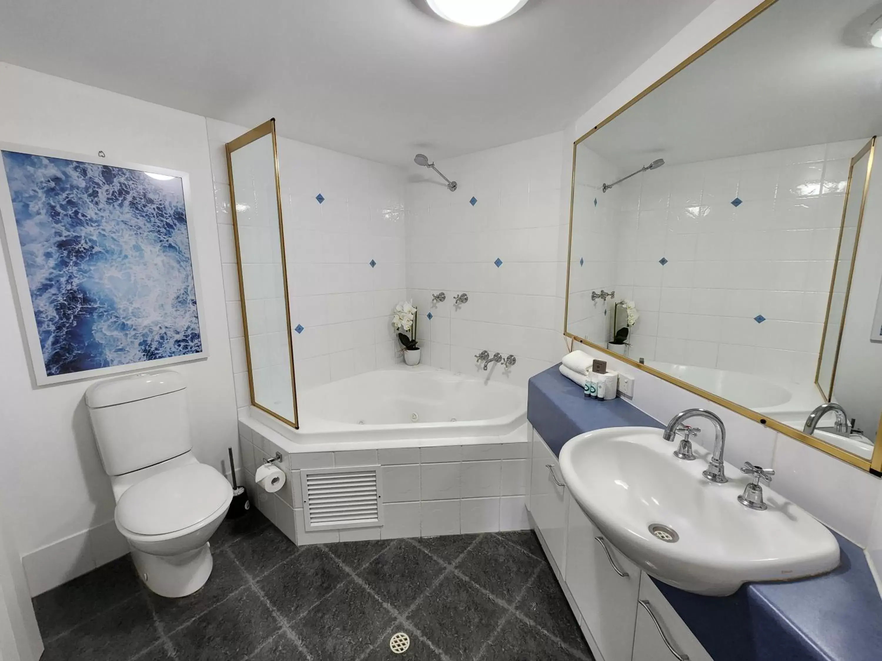 Bathroom in Fairways Golf & Beach Retreat Bribie Island