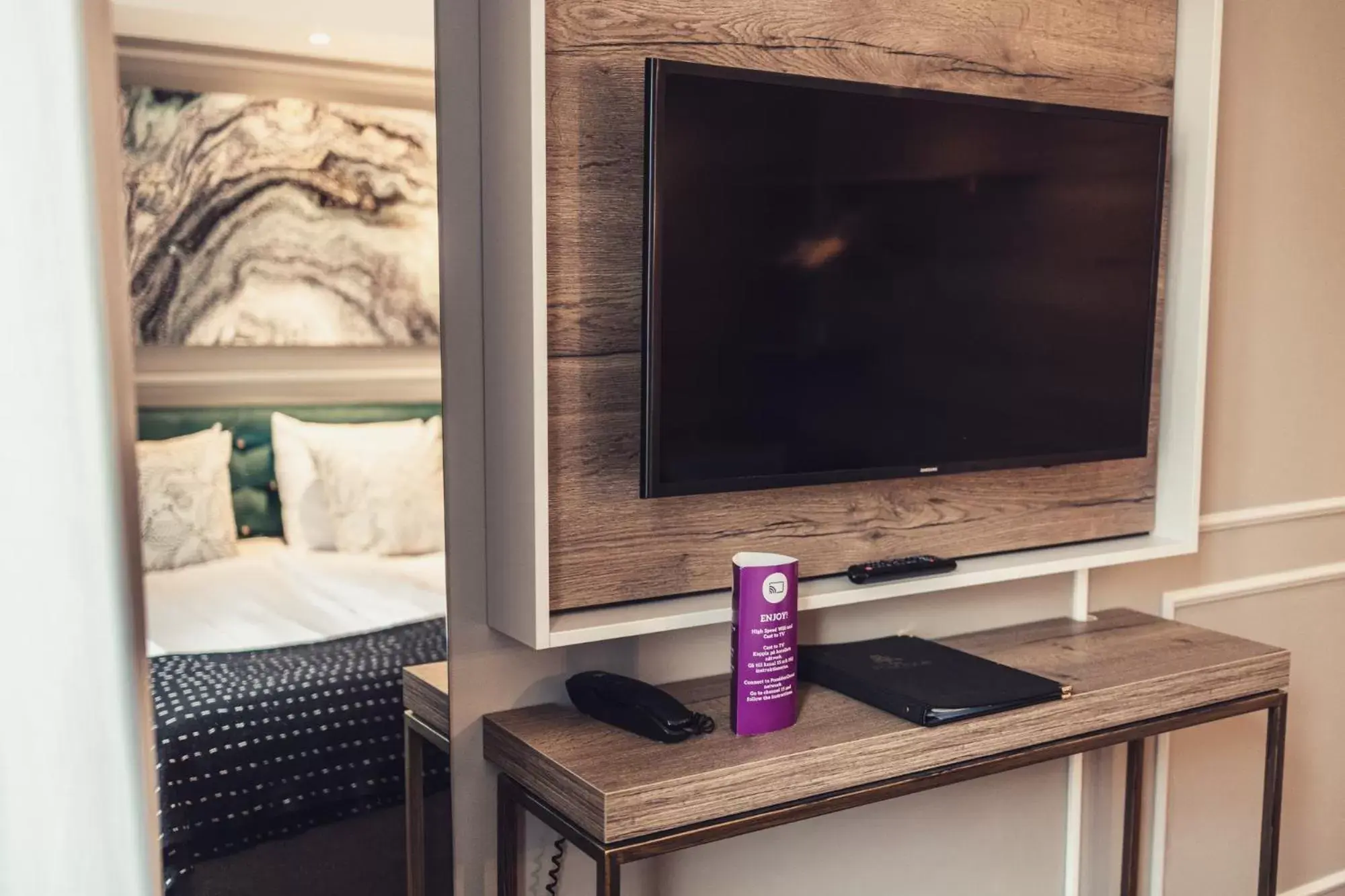 TV and multimedia, TV/Entertainment Center in Hotel Poseidon