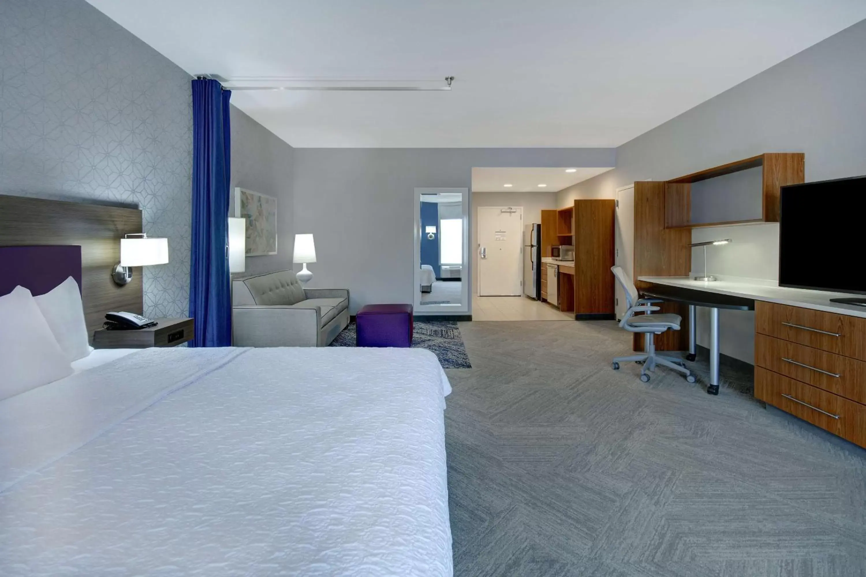 Bedroom in Home2 Suites Dallas-Frisco