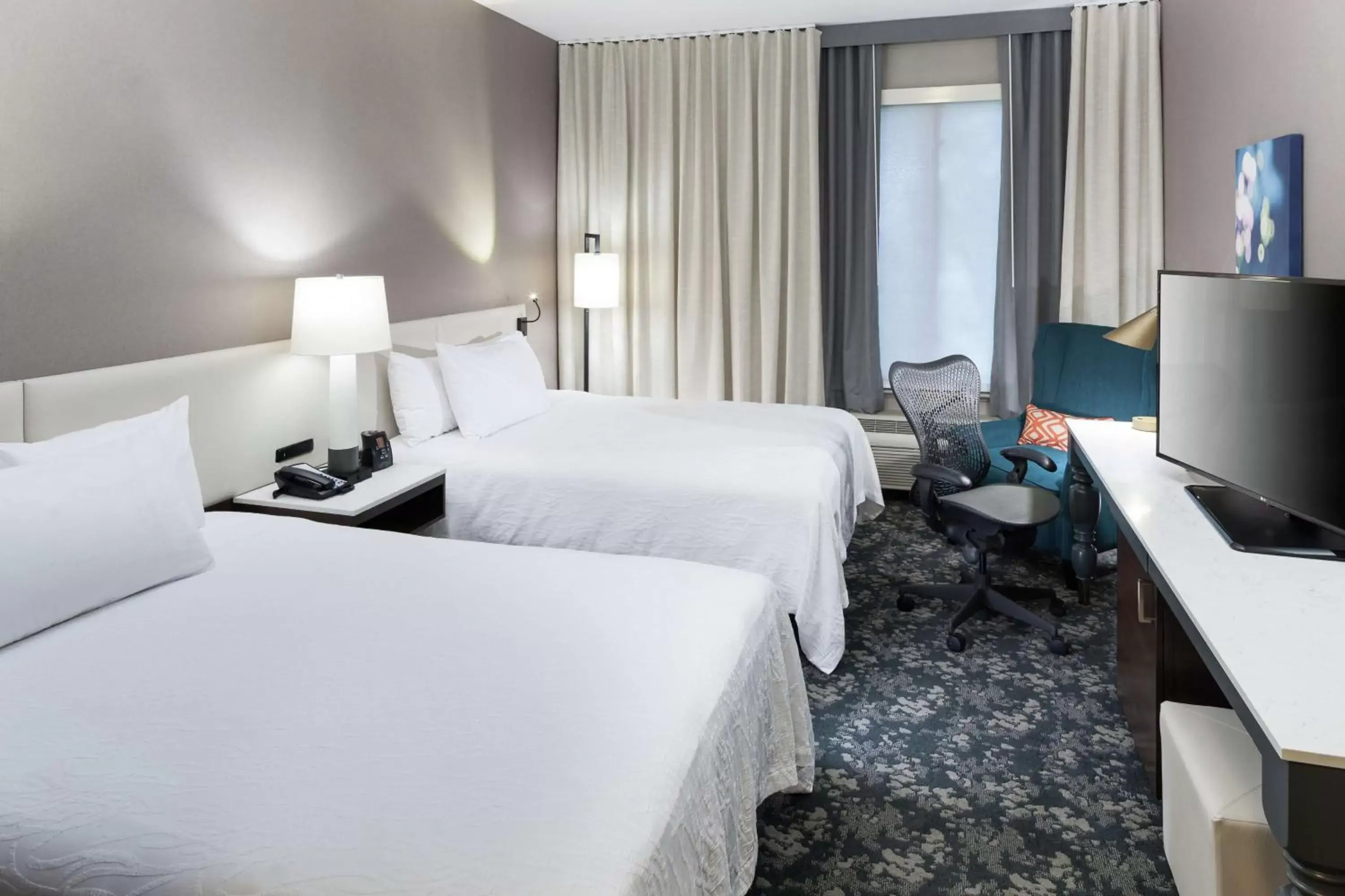 Bedroom, Bed in Hilton Garden Inn Sacramento/South Natomas