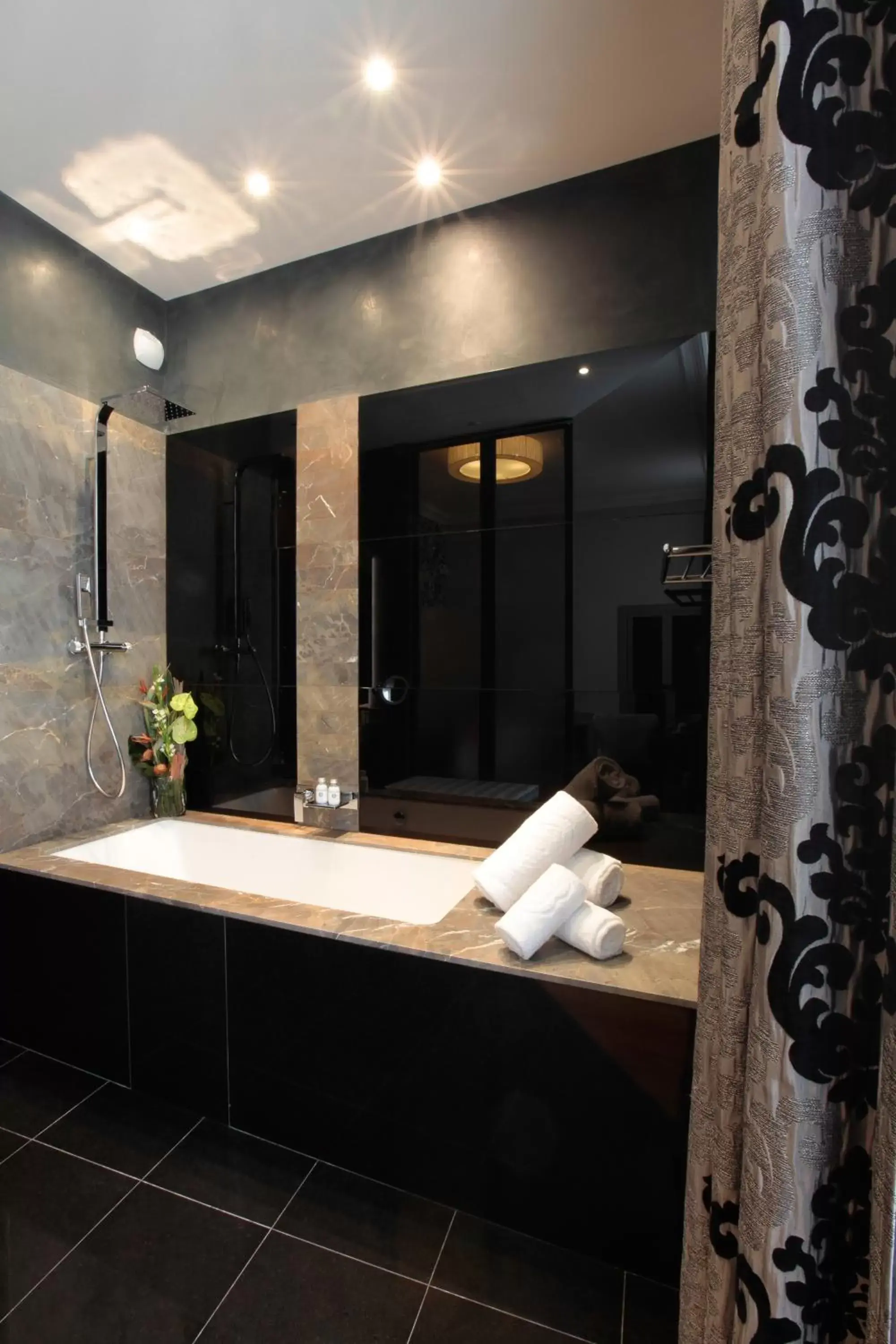 Bathroom in La Cour des Consuls Hotel and Spa Toulouse - MGallery
