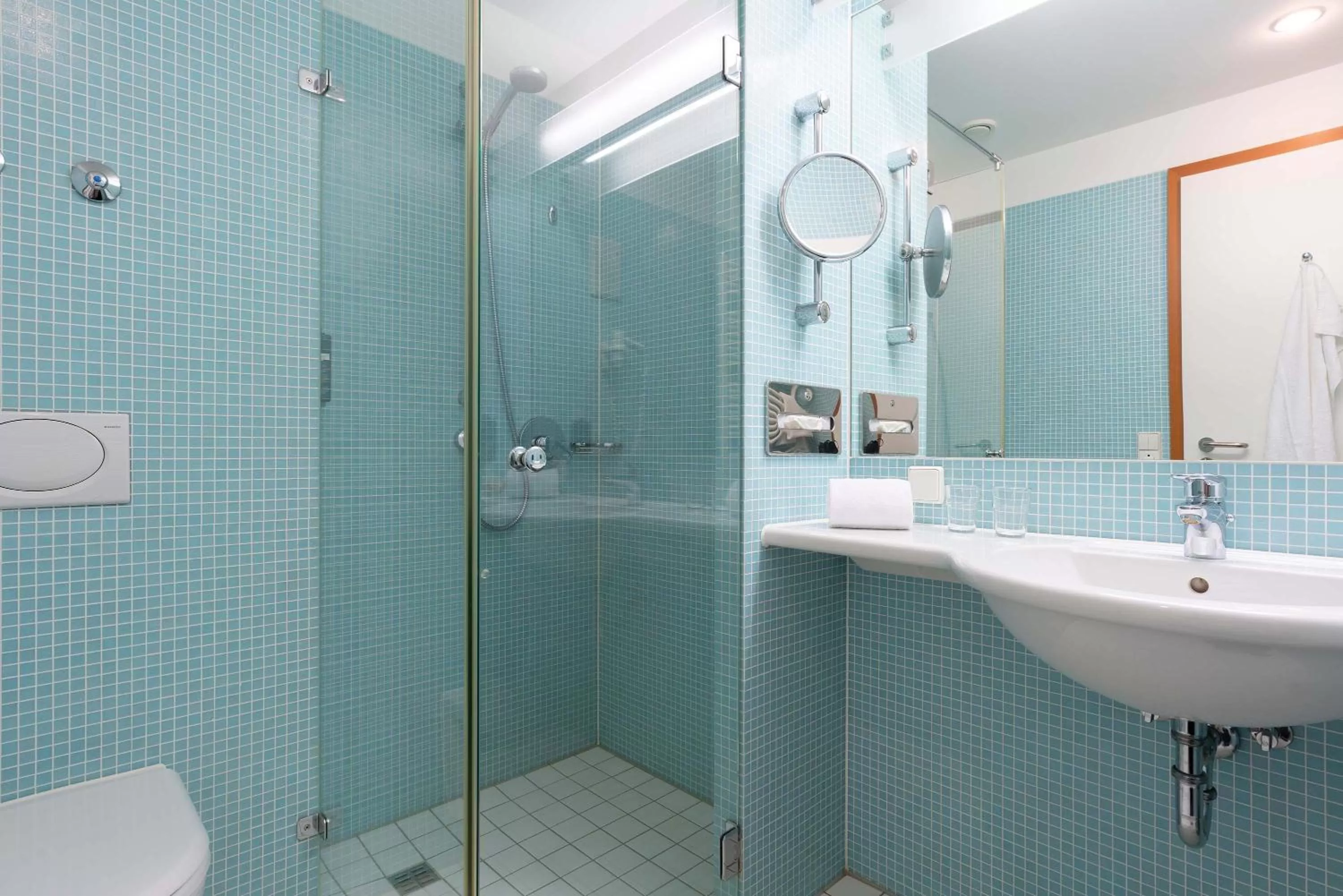 Shower in Seminaris Hotel Potsdam Griebnitzsee