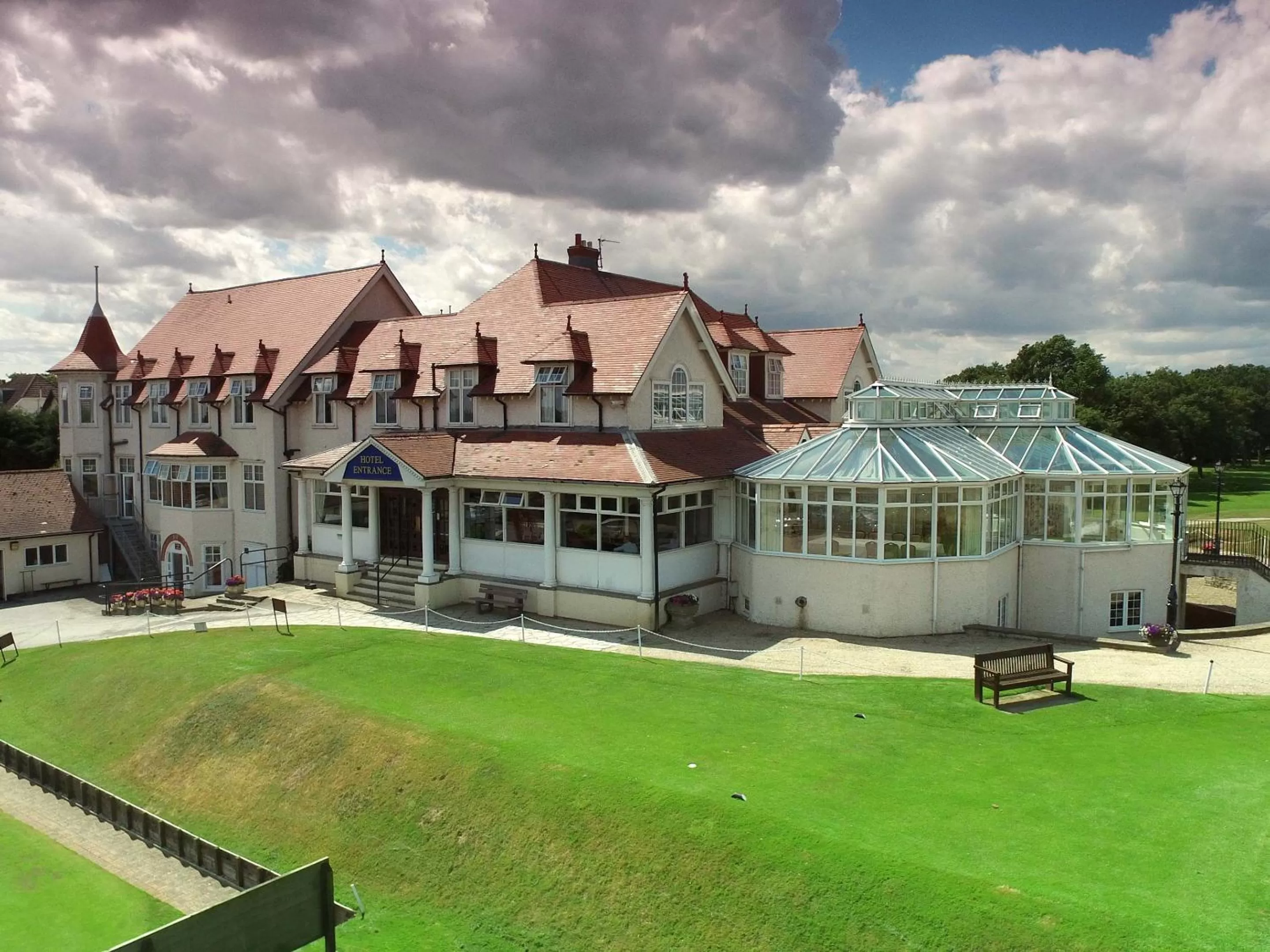Facade/entrance in North Shore Hotel