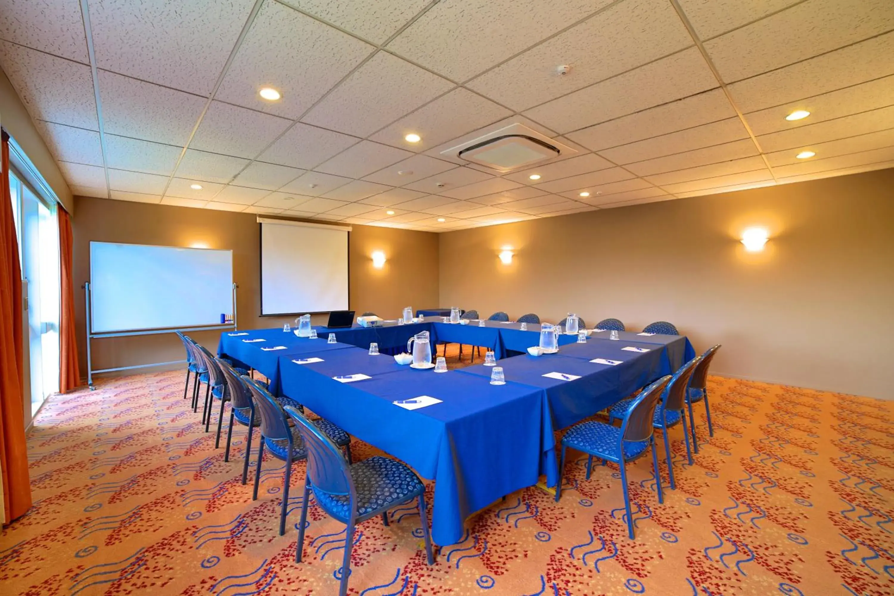 Meeting/conference room in Brentwood Hotel