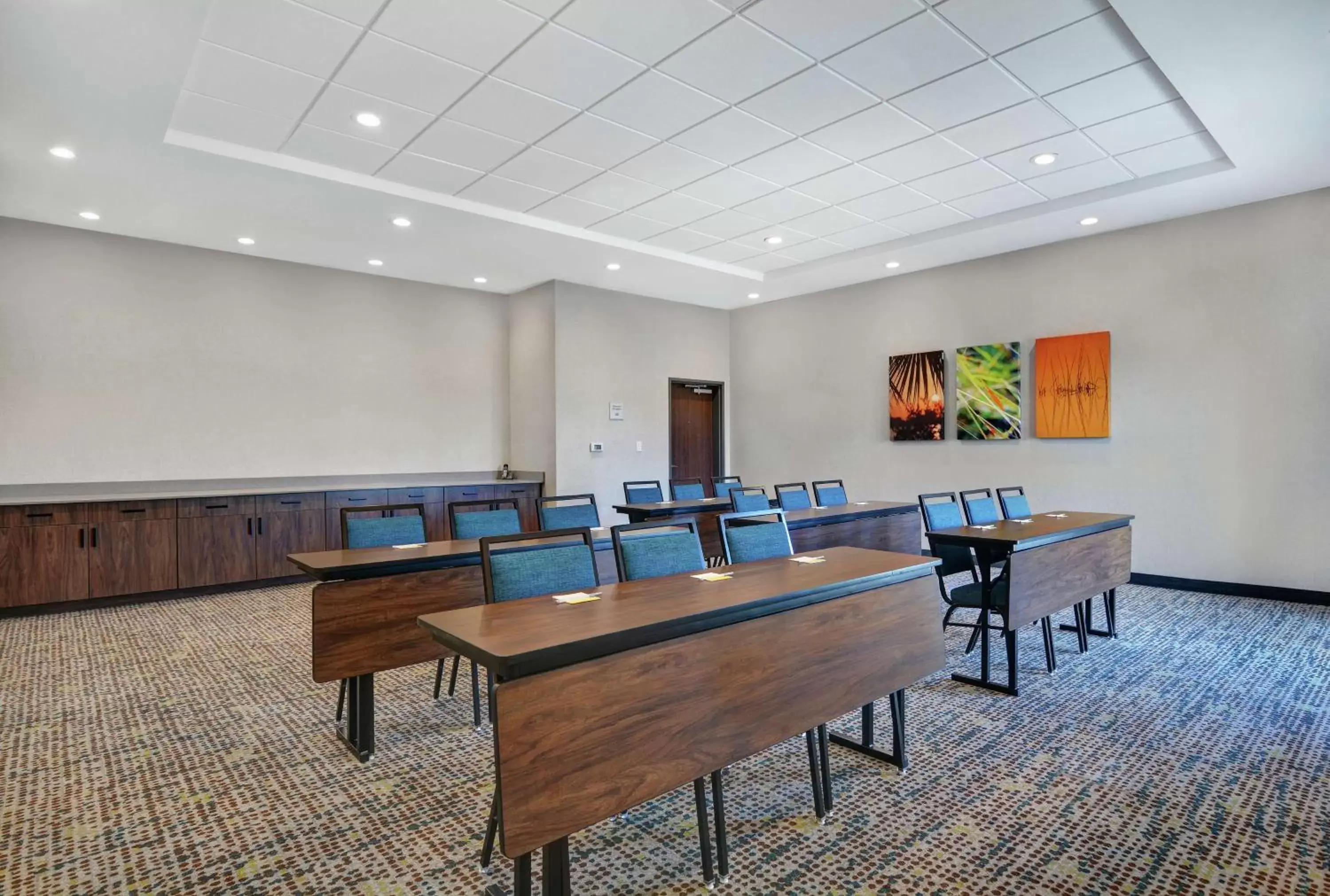 Meeting/conference room in Hampton Inn & Suites Middleburg, Fl