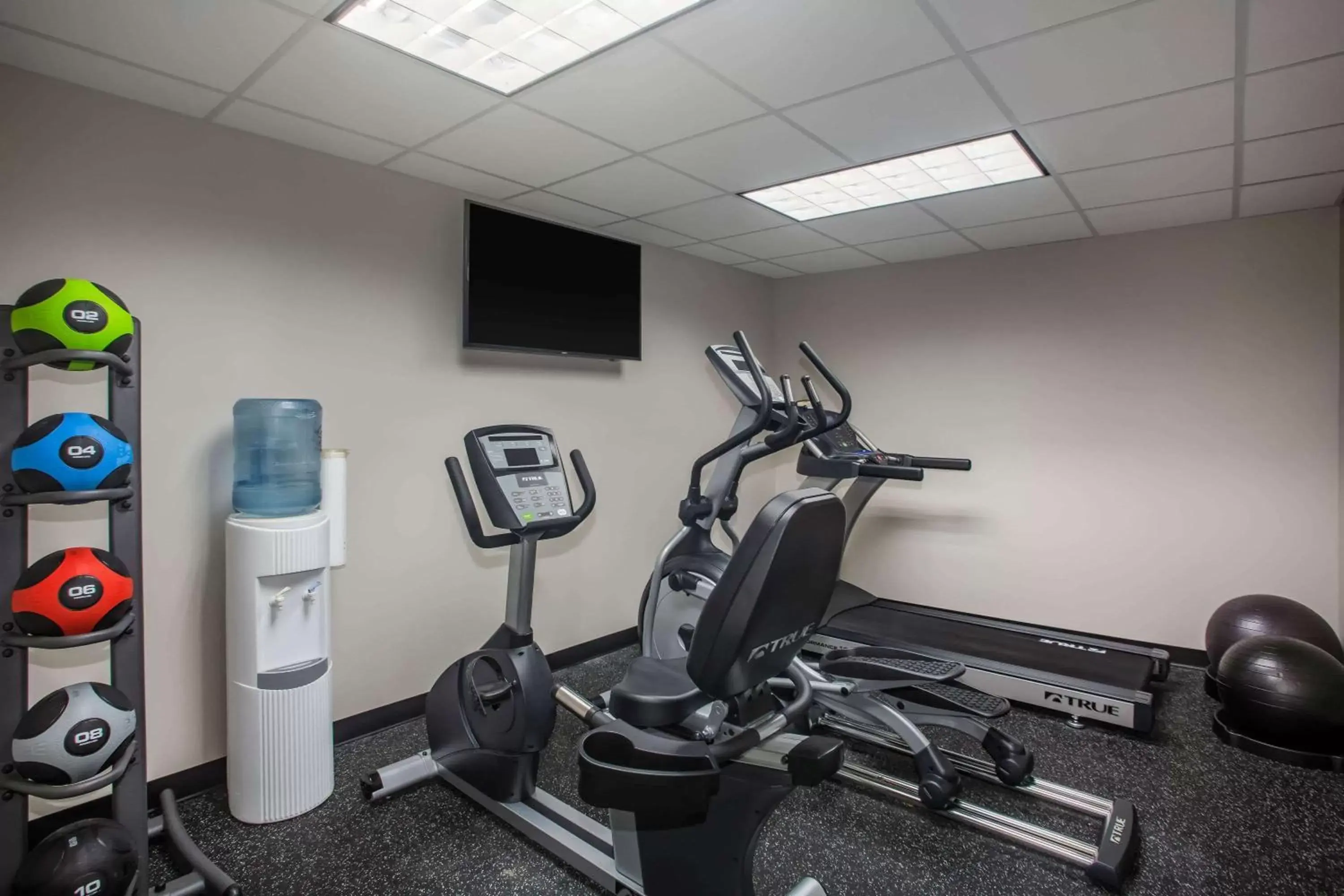 Fitness centre/facilities, Fitness Center/Facilities in Super 8 by Wyndham St. Louis North
