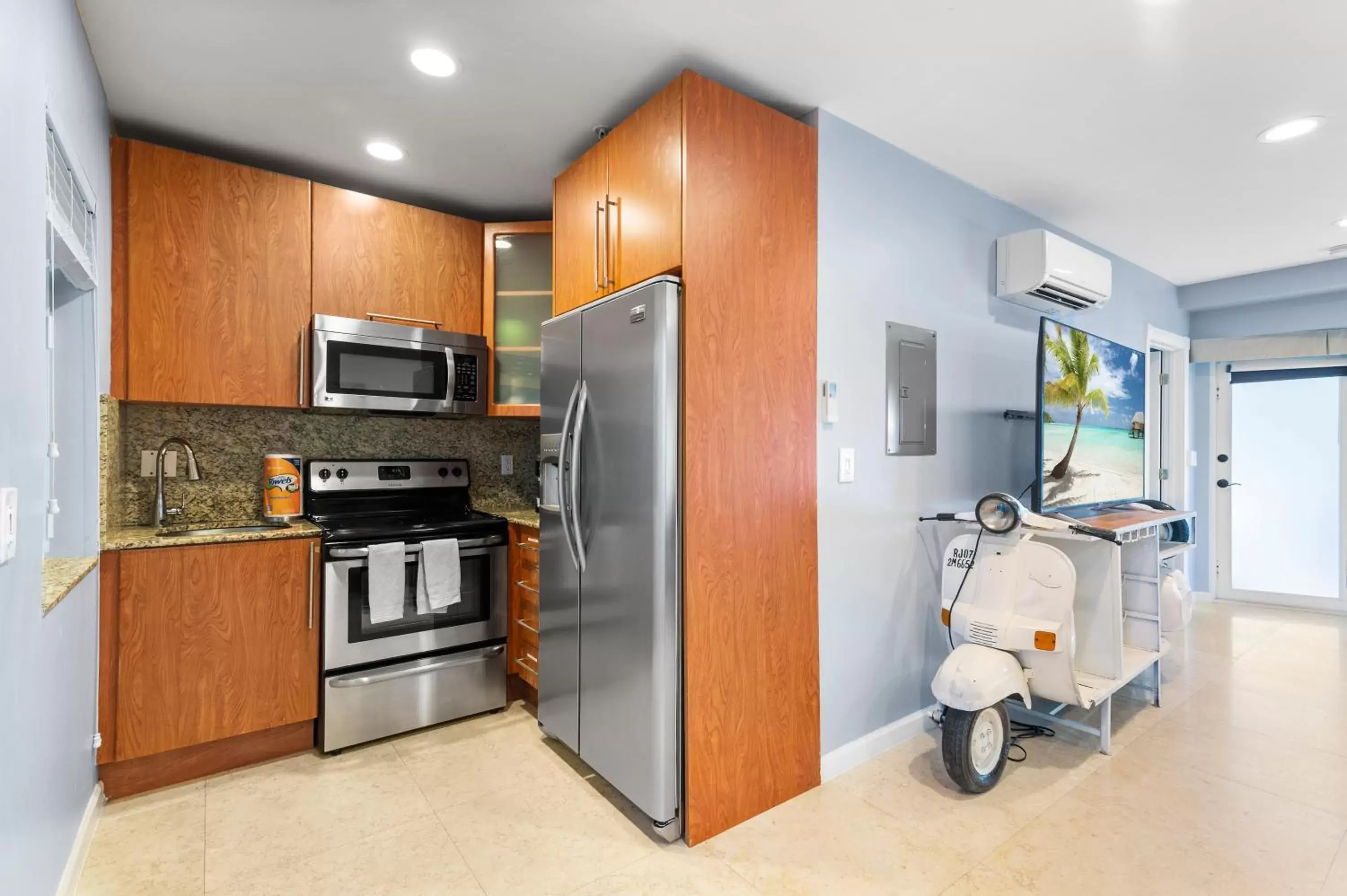 Kitchen or kitchenette, Kitchen/Kitchenette in Isle of Venice Residence and Marina