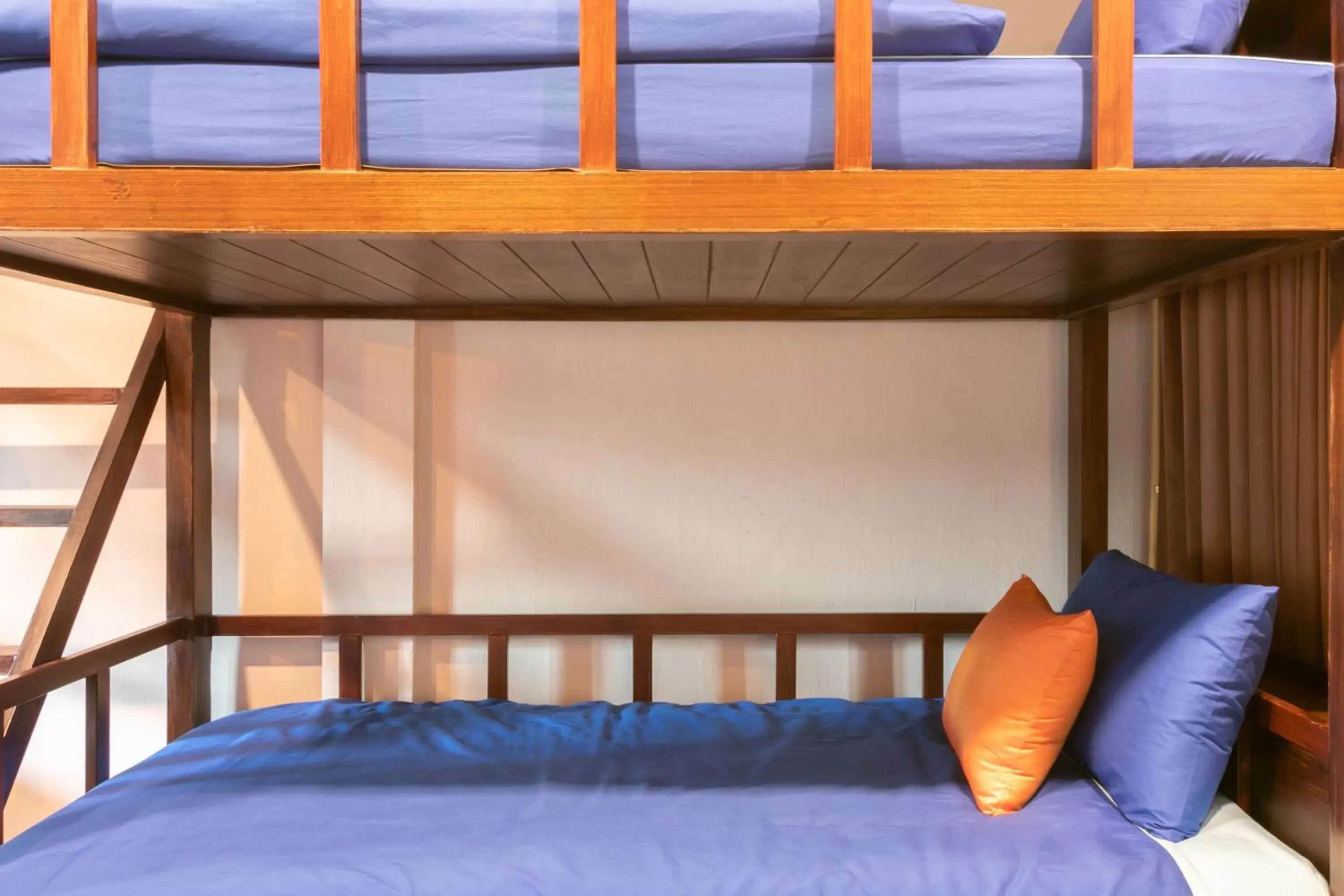 Bed, Bunk Bed in Phob phan Hostel