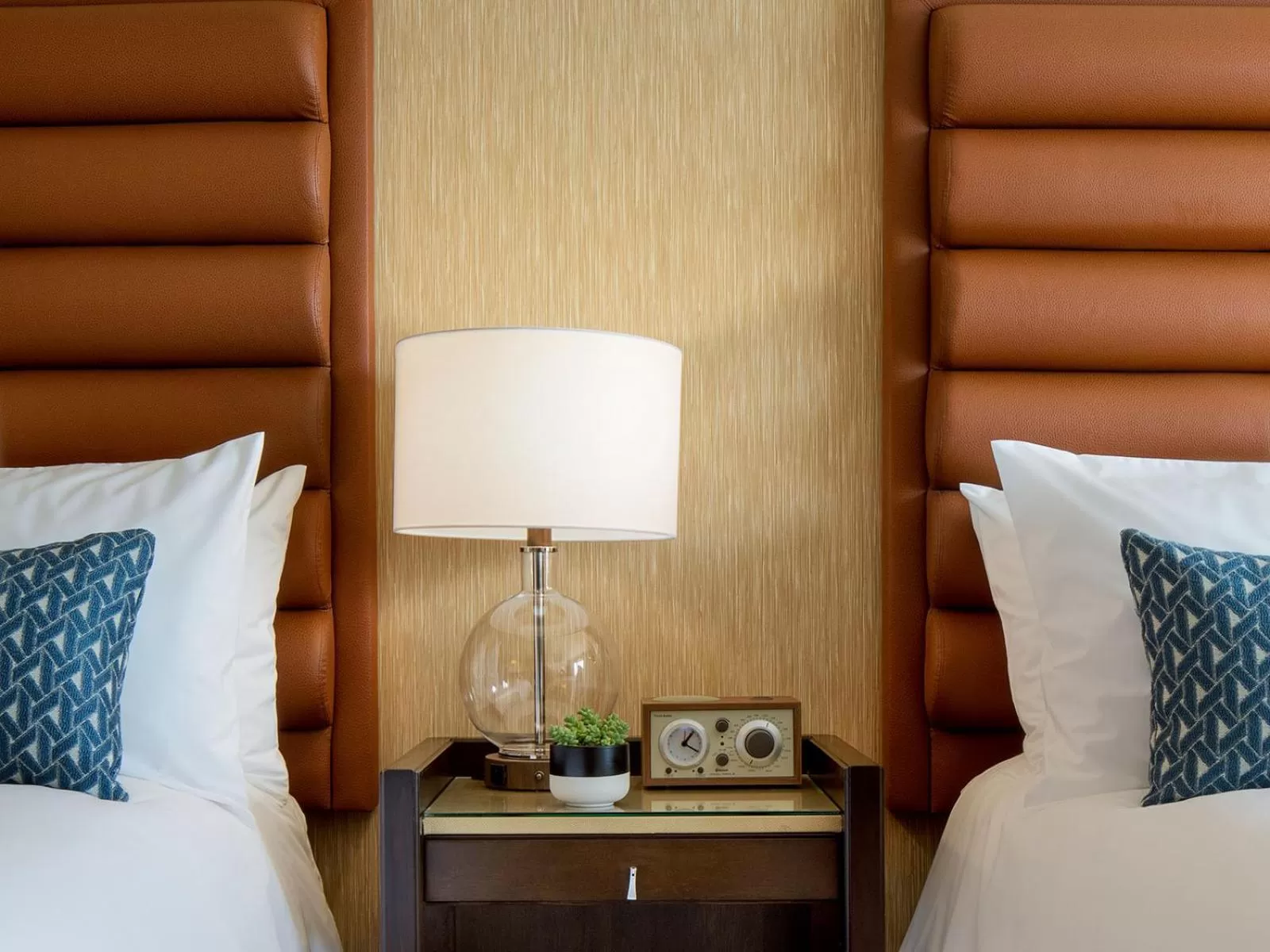 Bedroom, Bed in Dossier