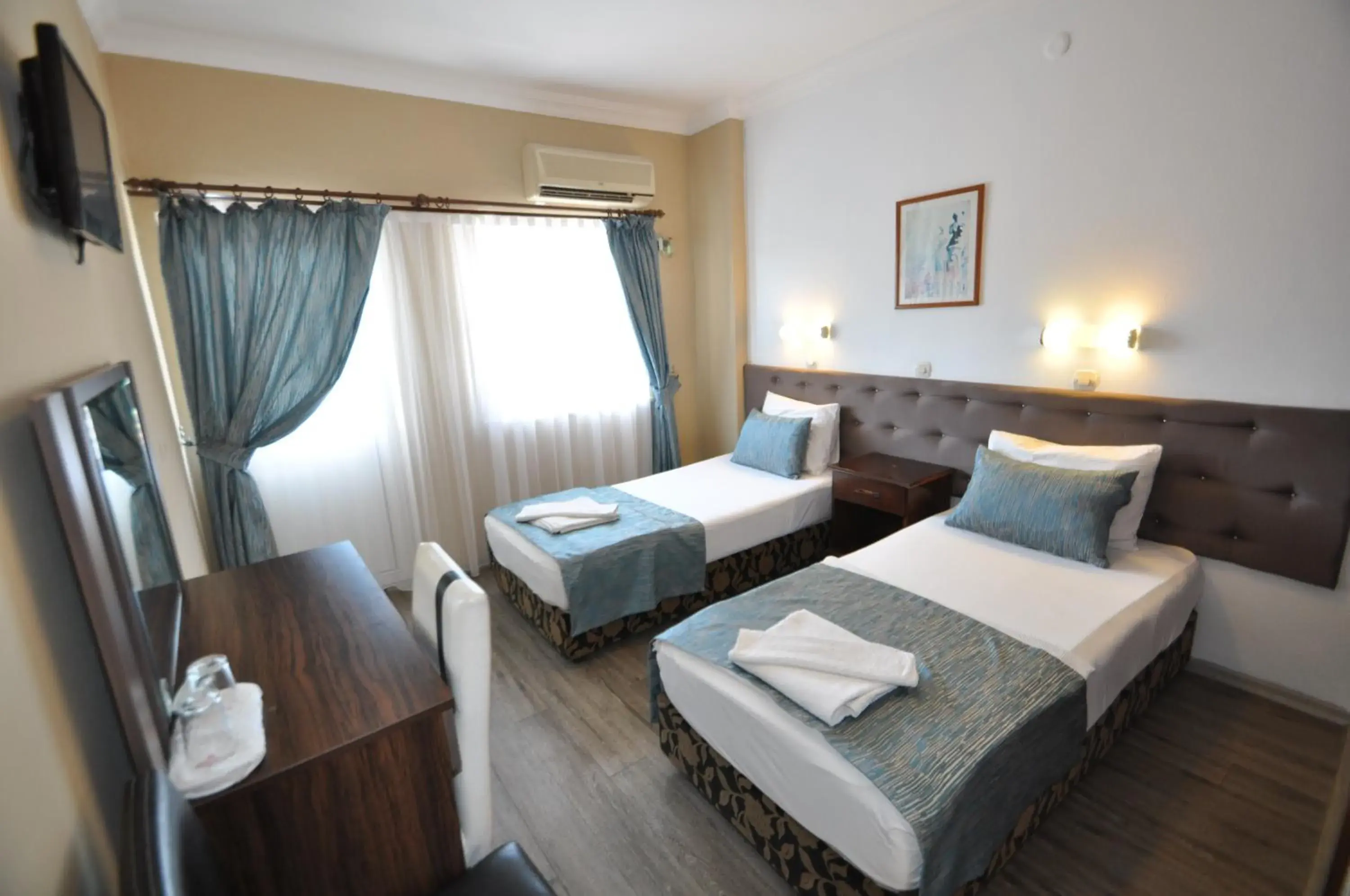 Photo of the whole room, Bed in Reis Maris Hotel