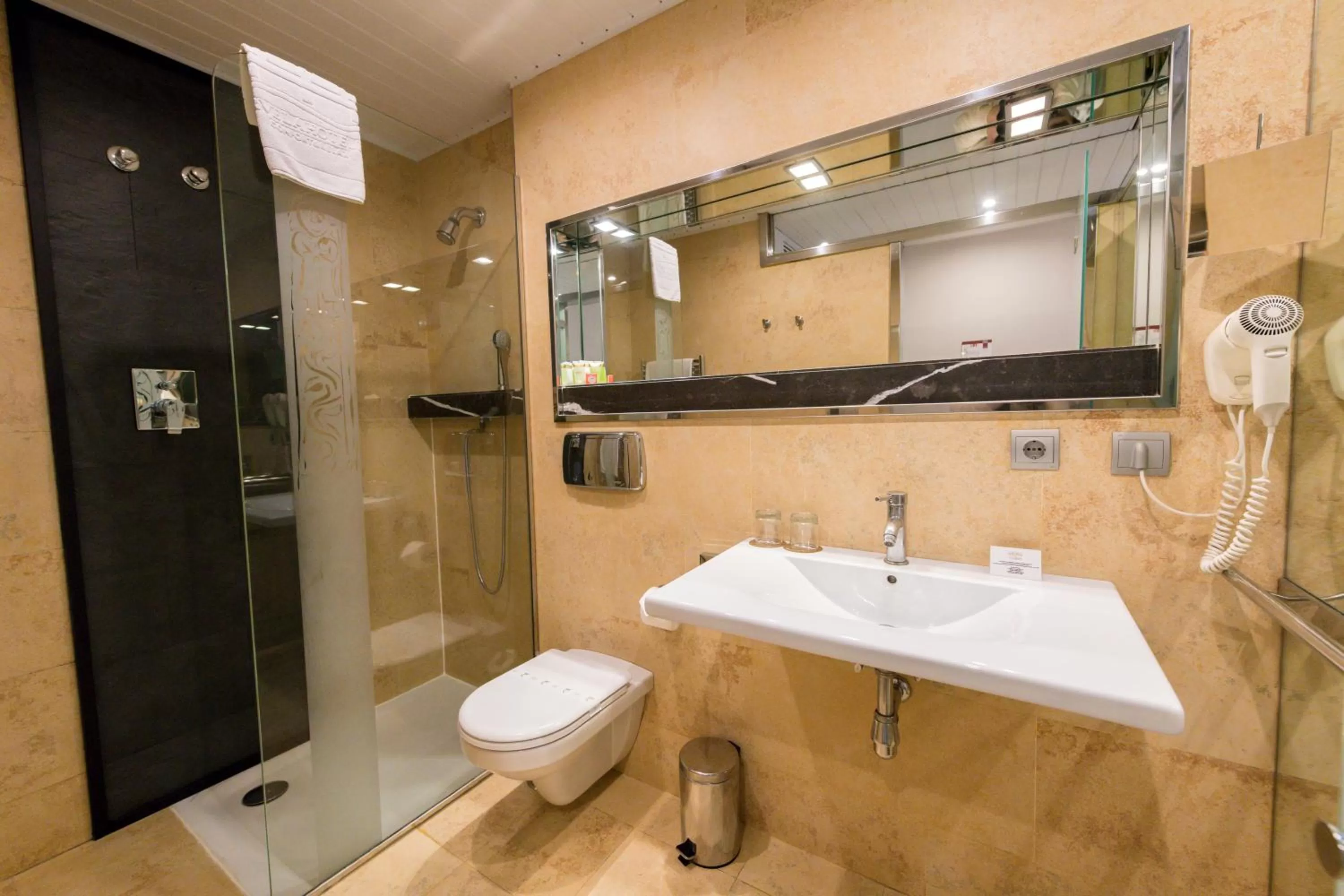 Shower in Hotel Fruela