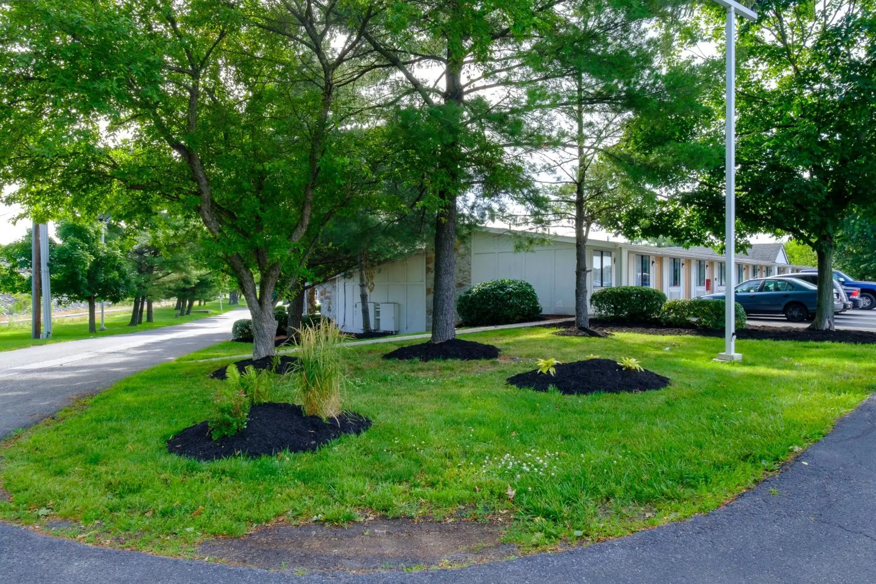 Garden, Property Building in American Inn