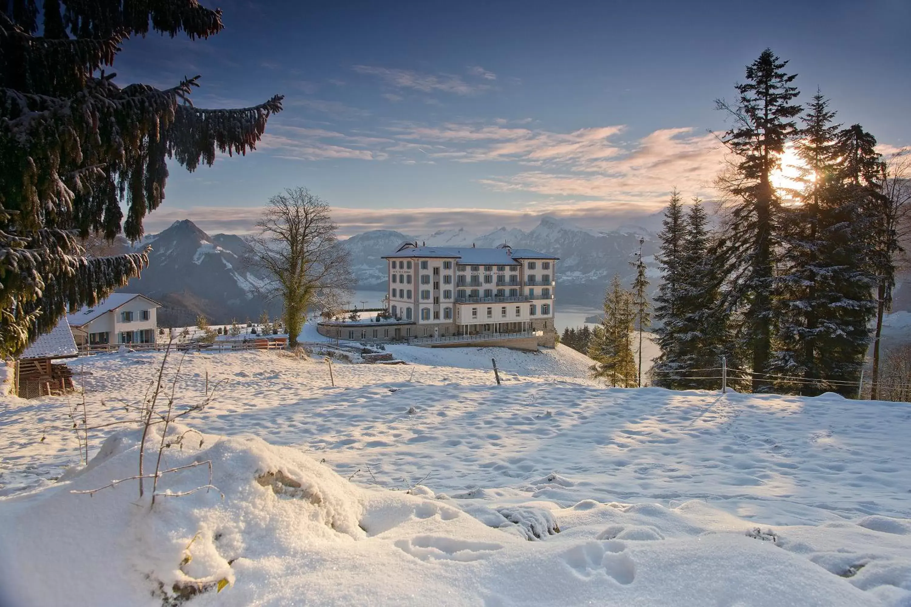 Property building, Winter in Hotel Villa Honegg