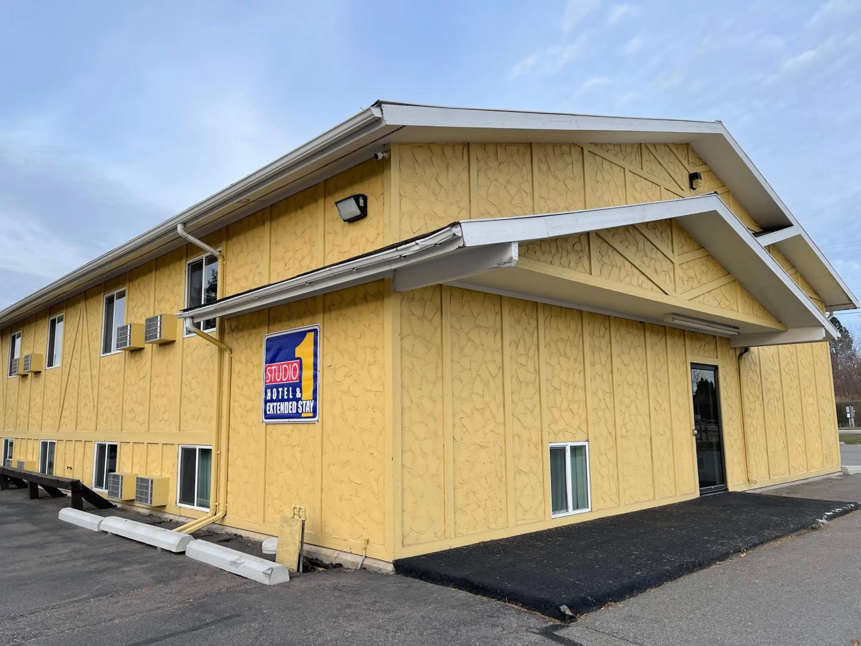 Property building in Studio 1 Hotel & Extended Stay - Missoula