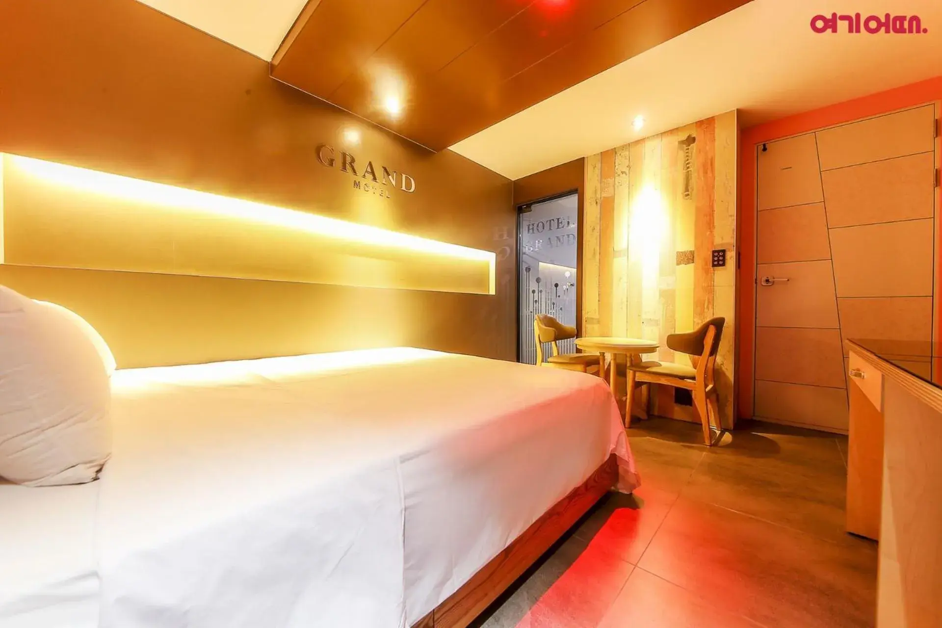 Photo of the whole room in Goodstay Grand Motel Chuncheon Photo of the whole room in Goodstay Grand Motel Chuncheon