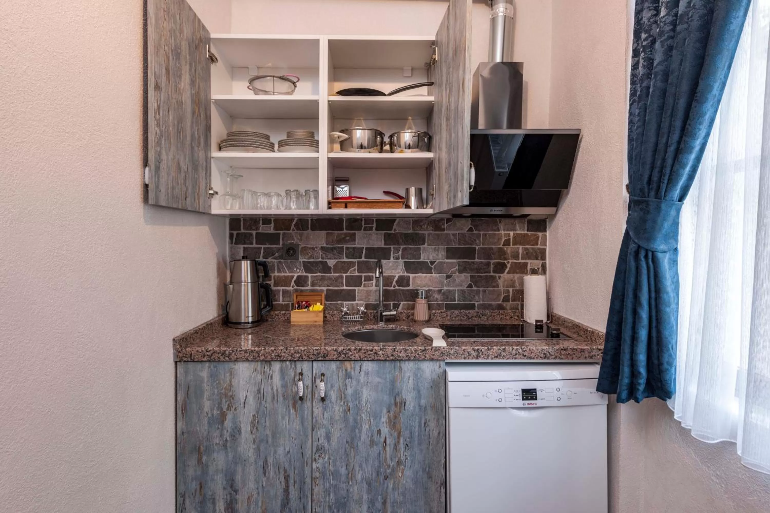 Coffee/tea facilities in Element Garden