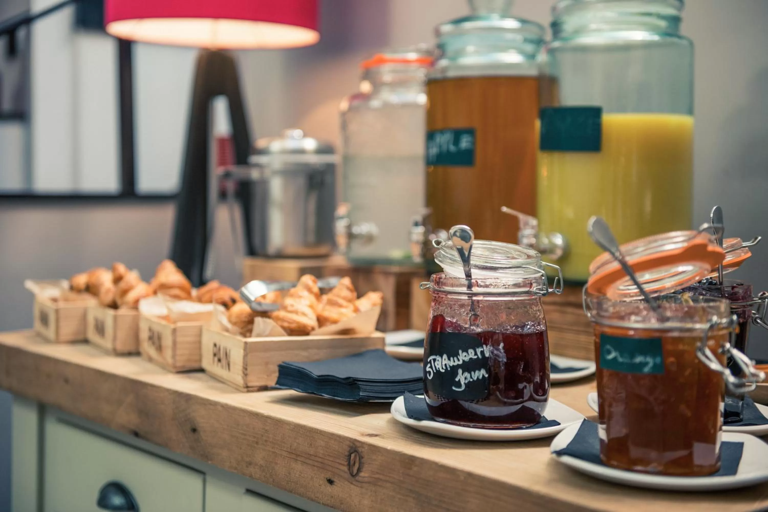 Restaurant/places to eat in Mercure London Bridge