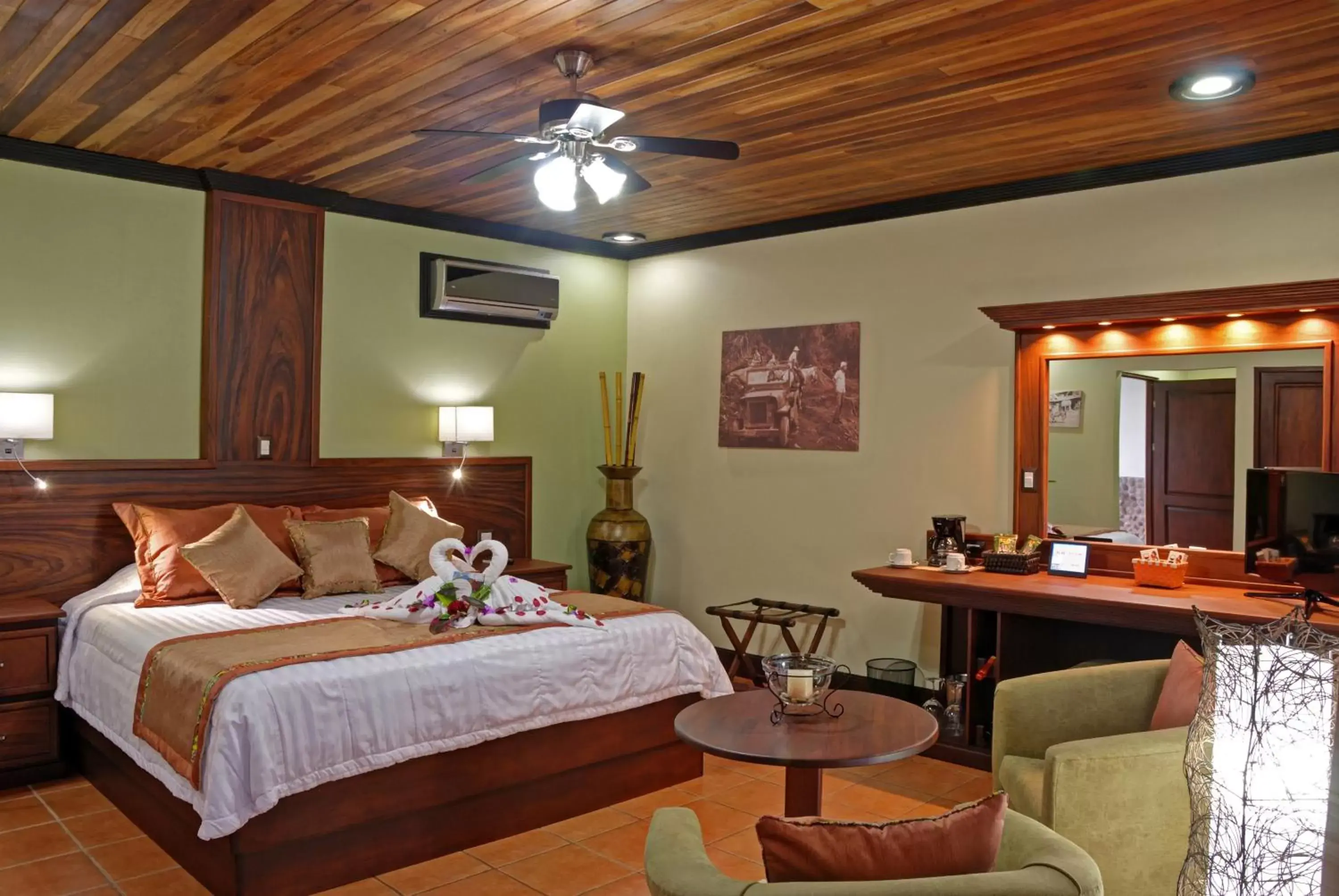 Bed in Volcano Lodge, Hotel & Thermal Experience