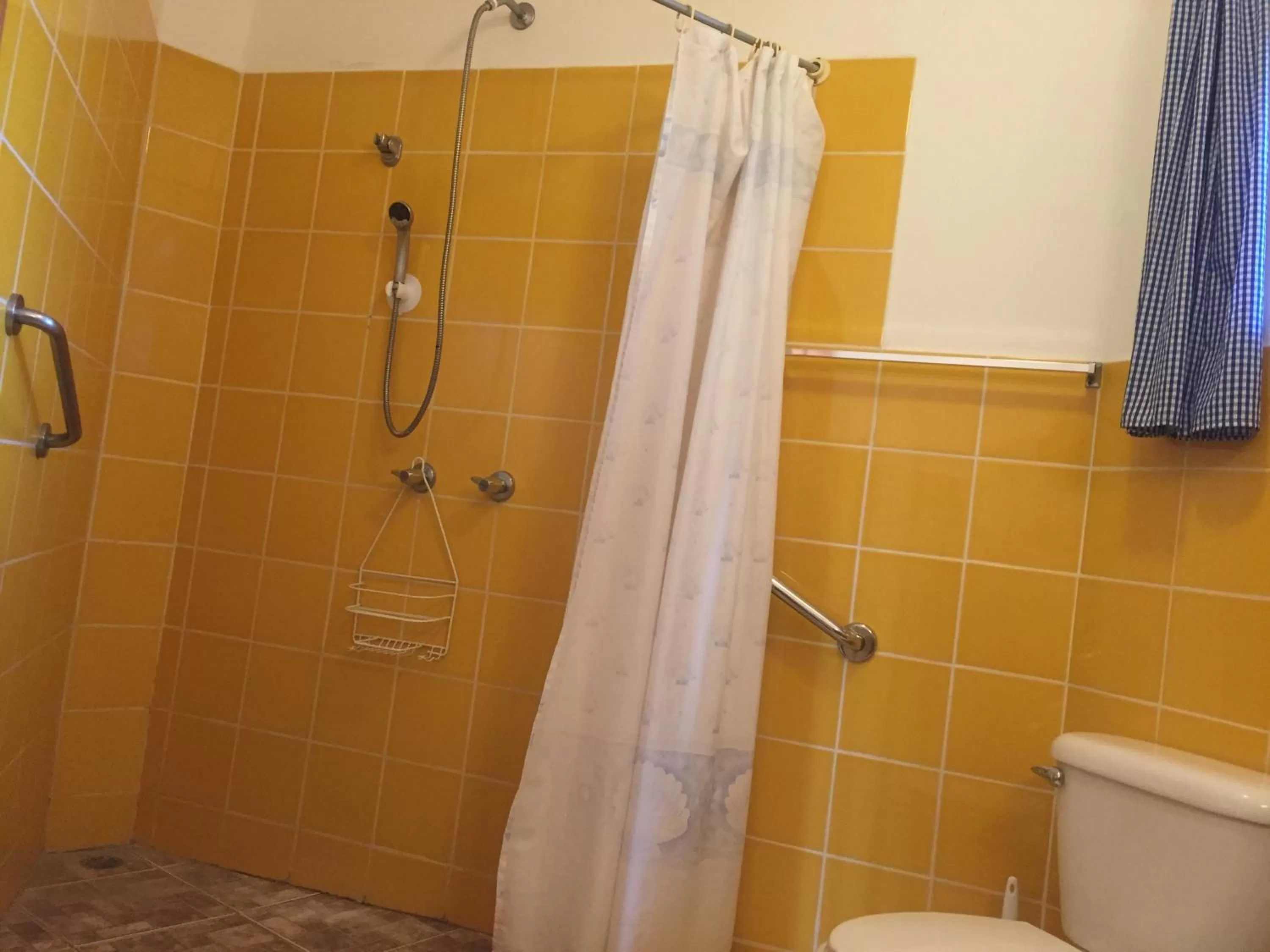 Shower in La Perlita