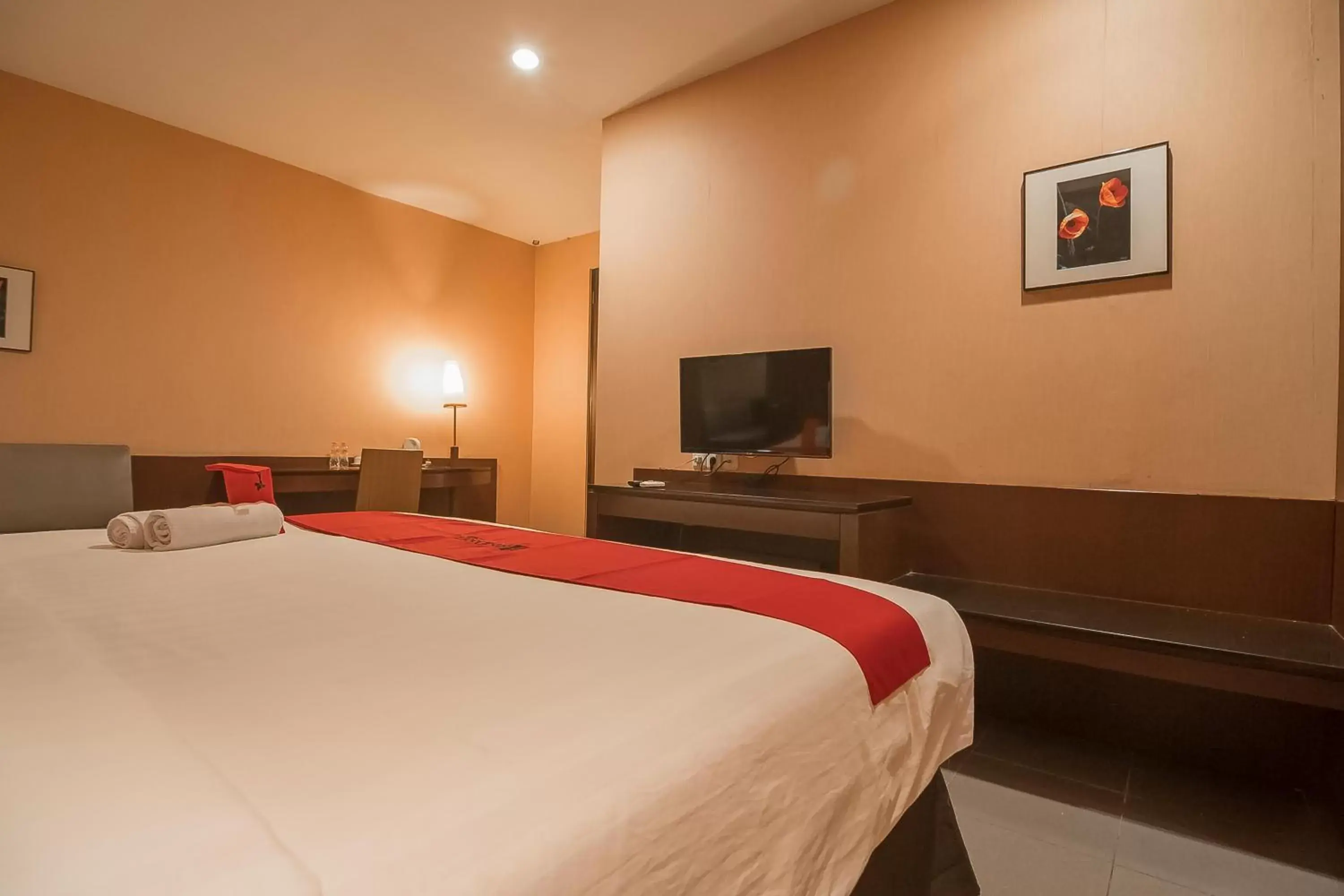 Bedroom, Bed in RedDoorz Plus @ Cipaganti Street 3