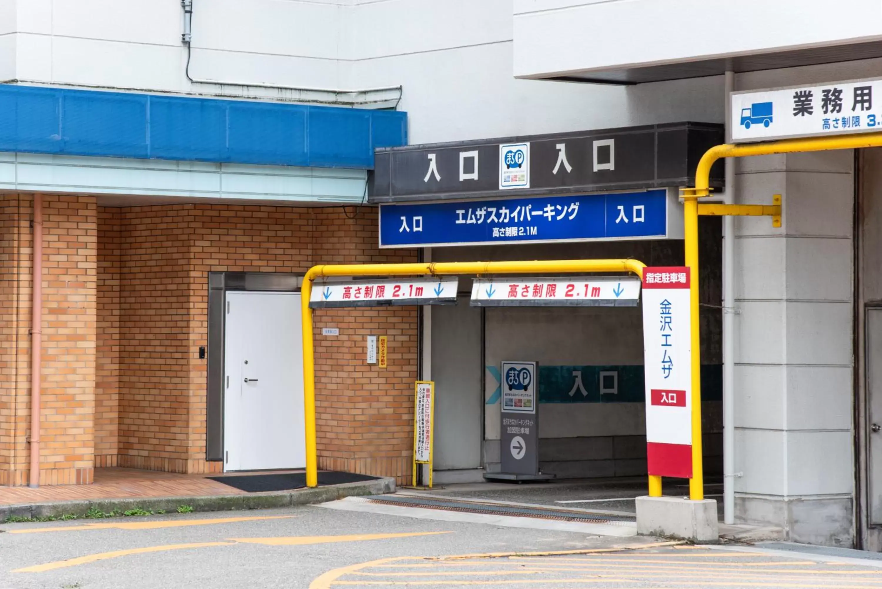 Parking in UNIZO INN Kanazawa Hyakumangoku Dori