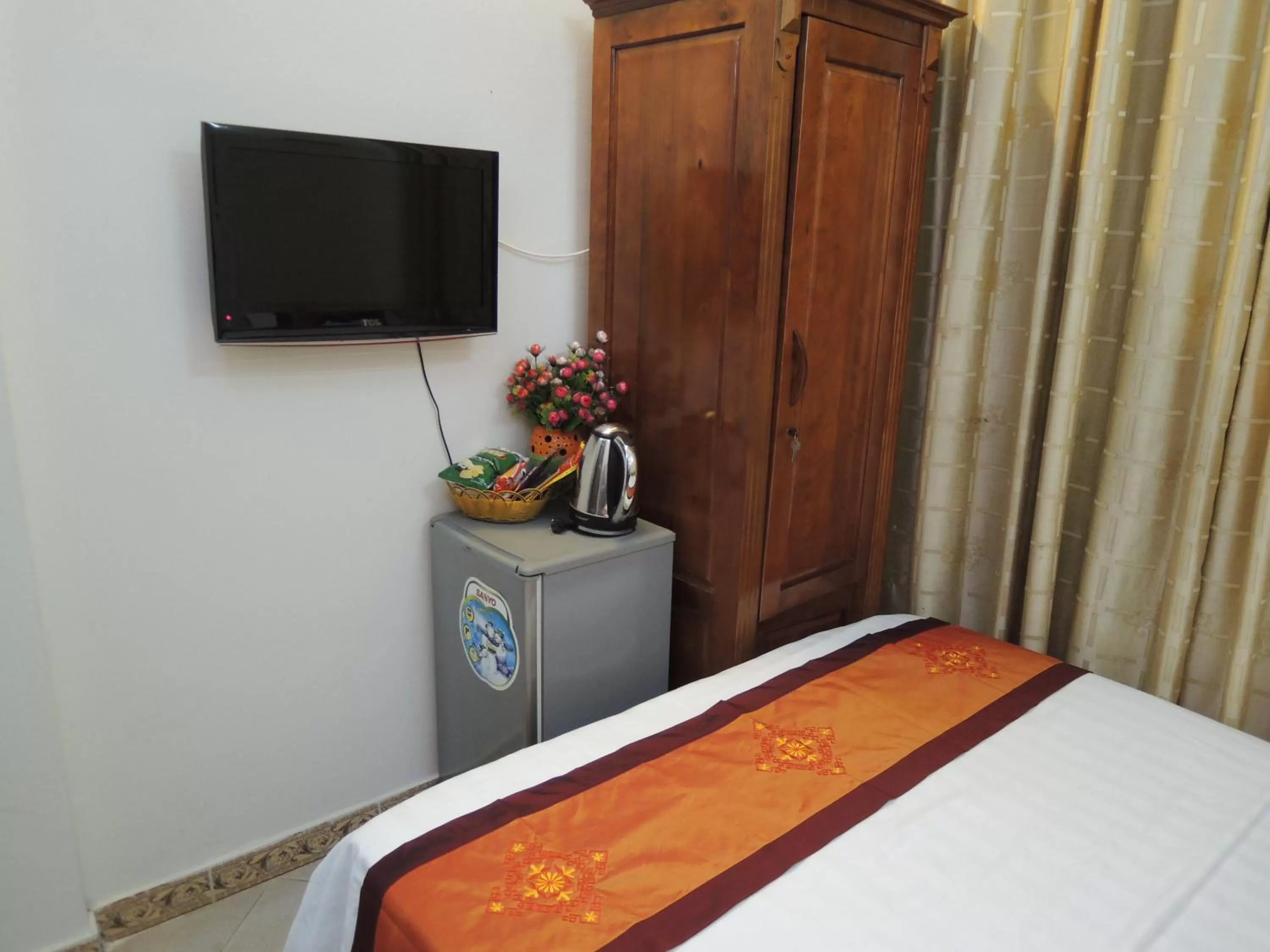 Decorative detail, Bed in Hanoi Ecogreen Hostel