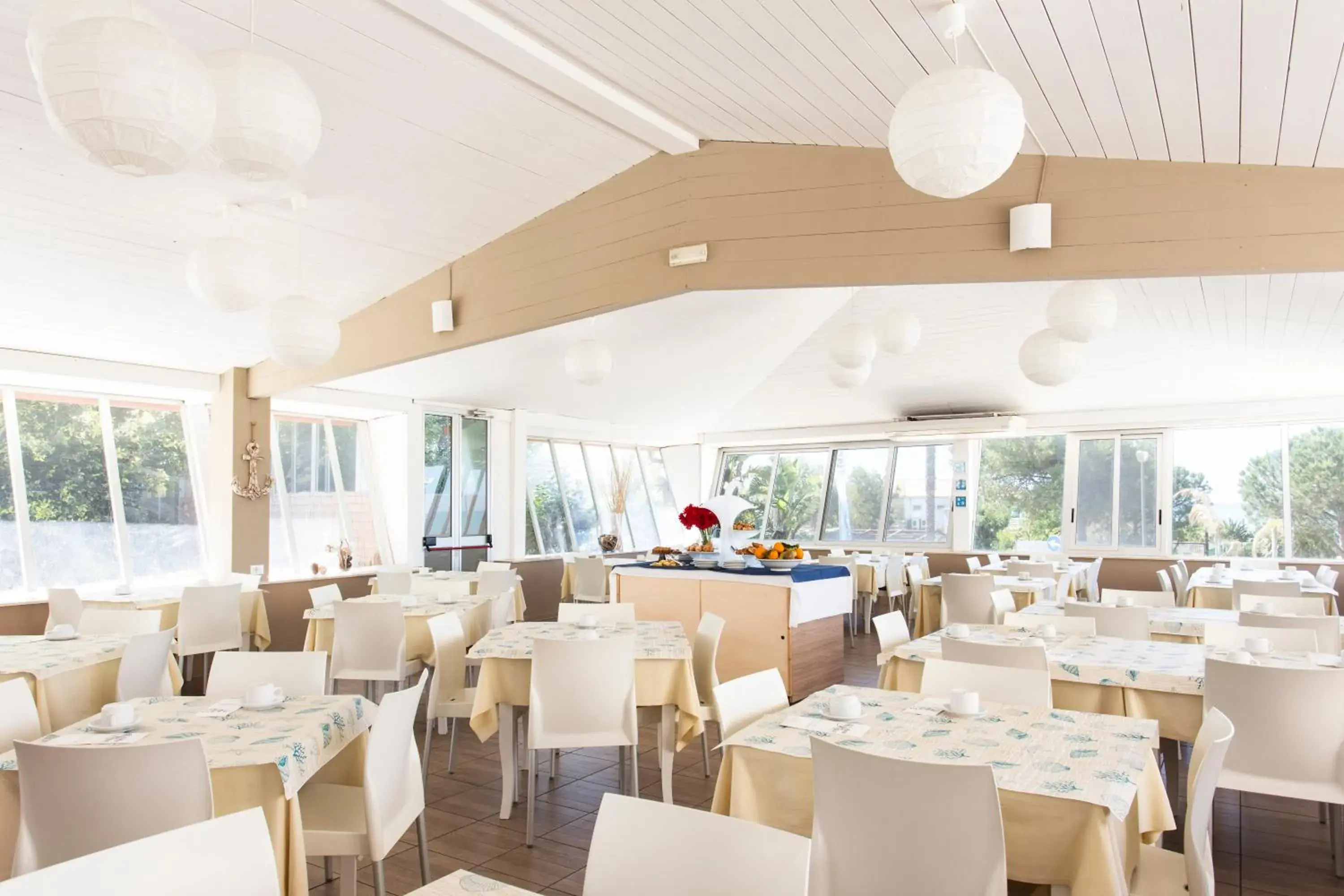 Restaurant/Places to Eat in Hotel Baia Del Sole