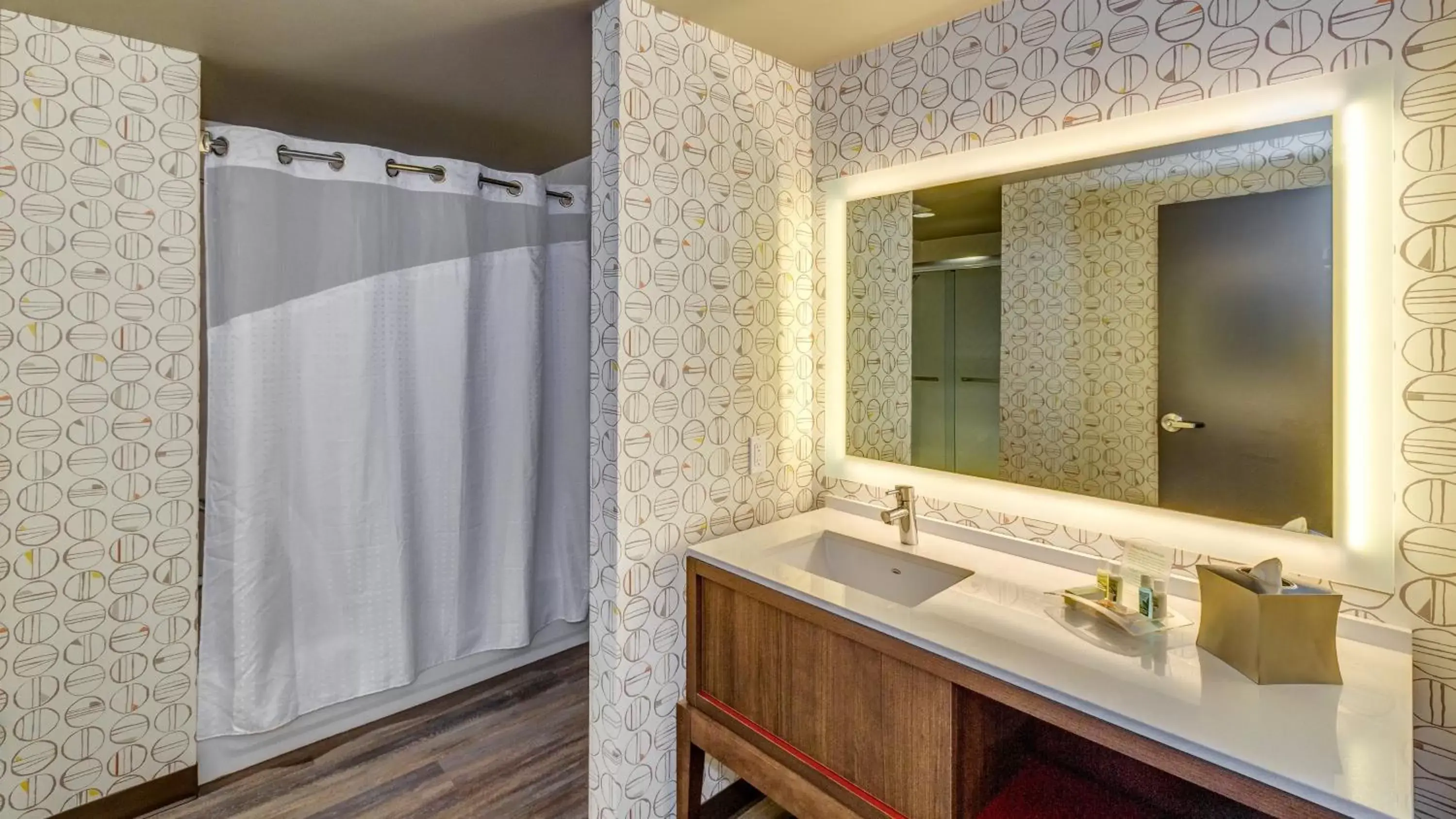 Photo of the whole room, Bathroom in Holiday Inn Bellingham, an IHG Hotel