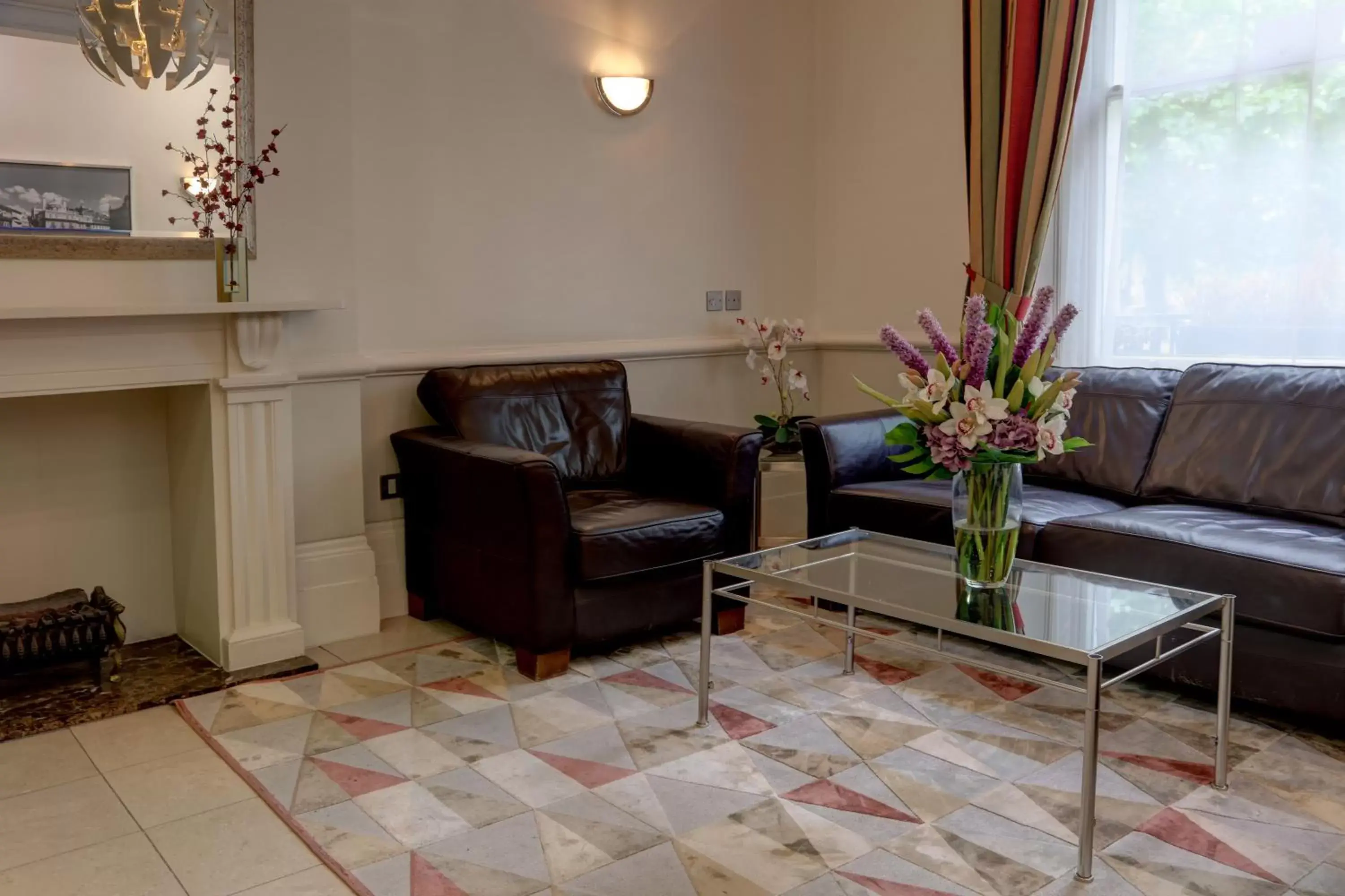 Lobby or reception, Seating Area in Queensway Hotel, Sure Hotel Collection by Best Western